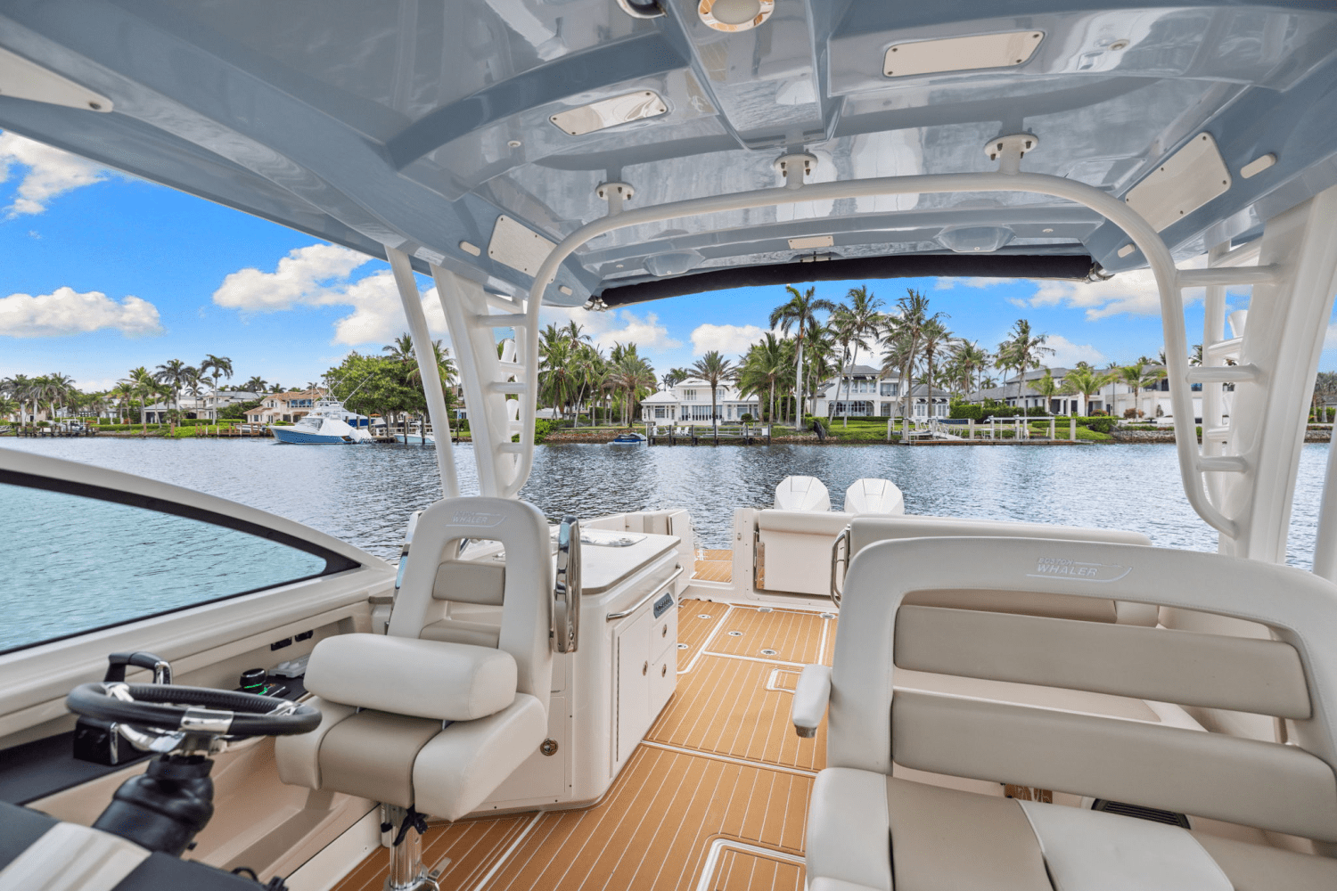 2023 Boston Whaler 320 VANTAGE Image Thumbnail #25