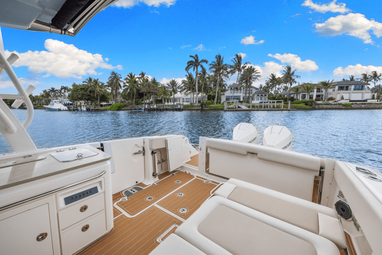 2023 Boston Whaler 320 VANTAGE Image Thumbnail #16