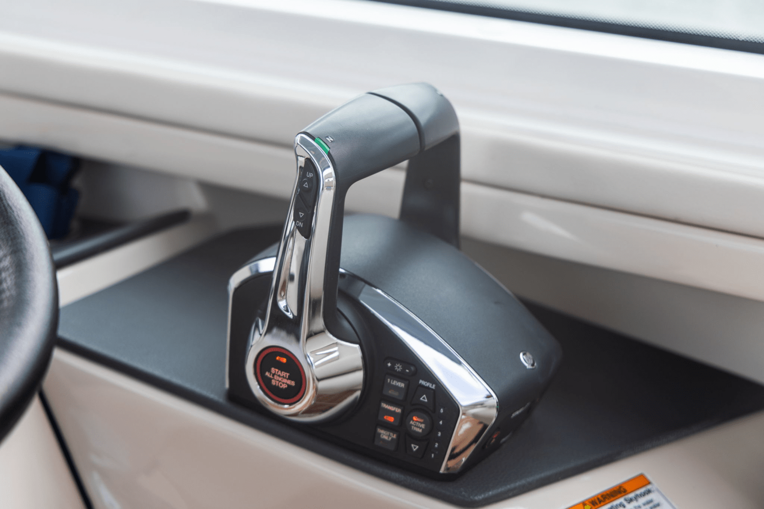 2023 Boston Whaler 320 VANTAGE Image Thumbnail #32