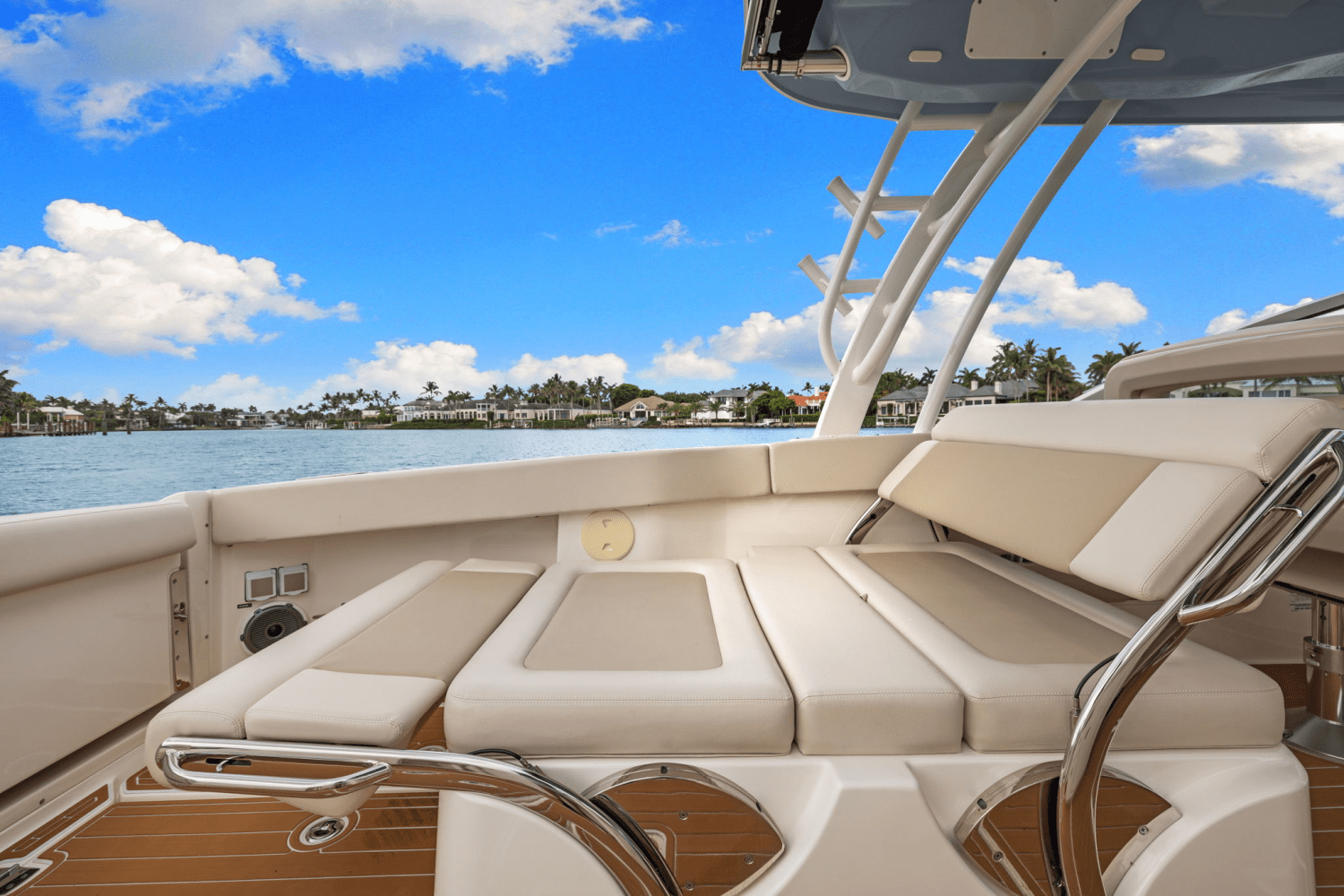 2023 Boston Whaler 320 VANTAGE Image Thumbnail #14