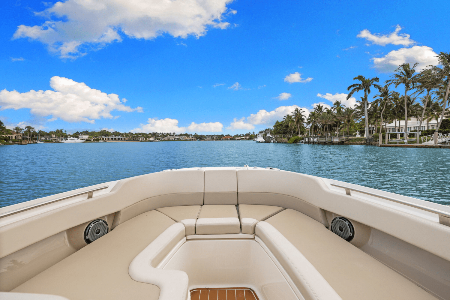 2023 Boston Whaler 320 VANTAGE Image Thumbnail #8