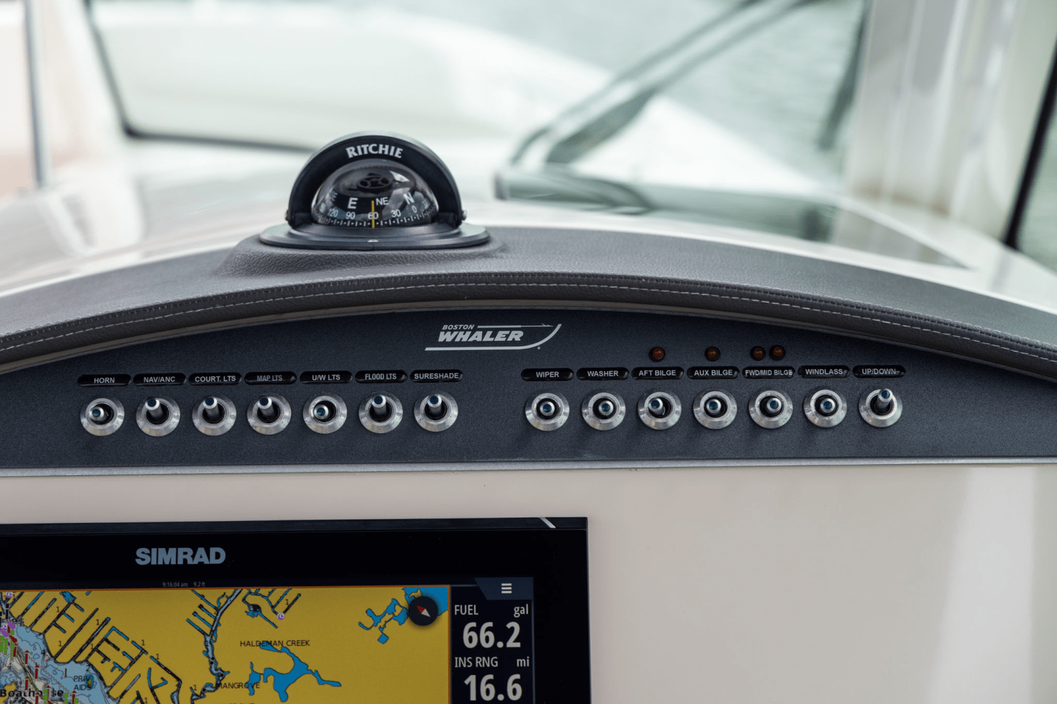 2023 Boston Whaler 320 VANTAGE Image Thumbnail #36