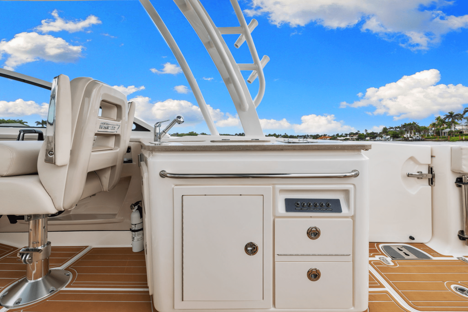 2023 Boston Whaler 320 VANTAGE Image Thumbnail #21