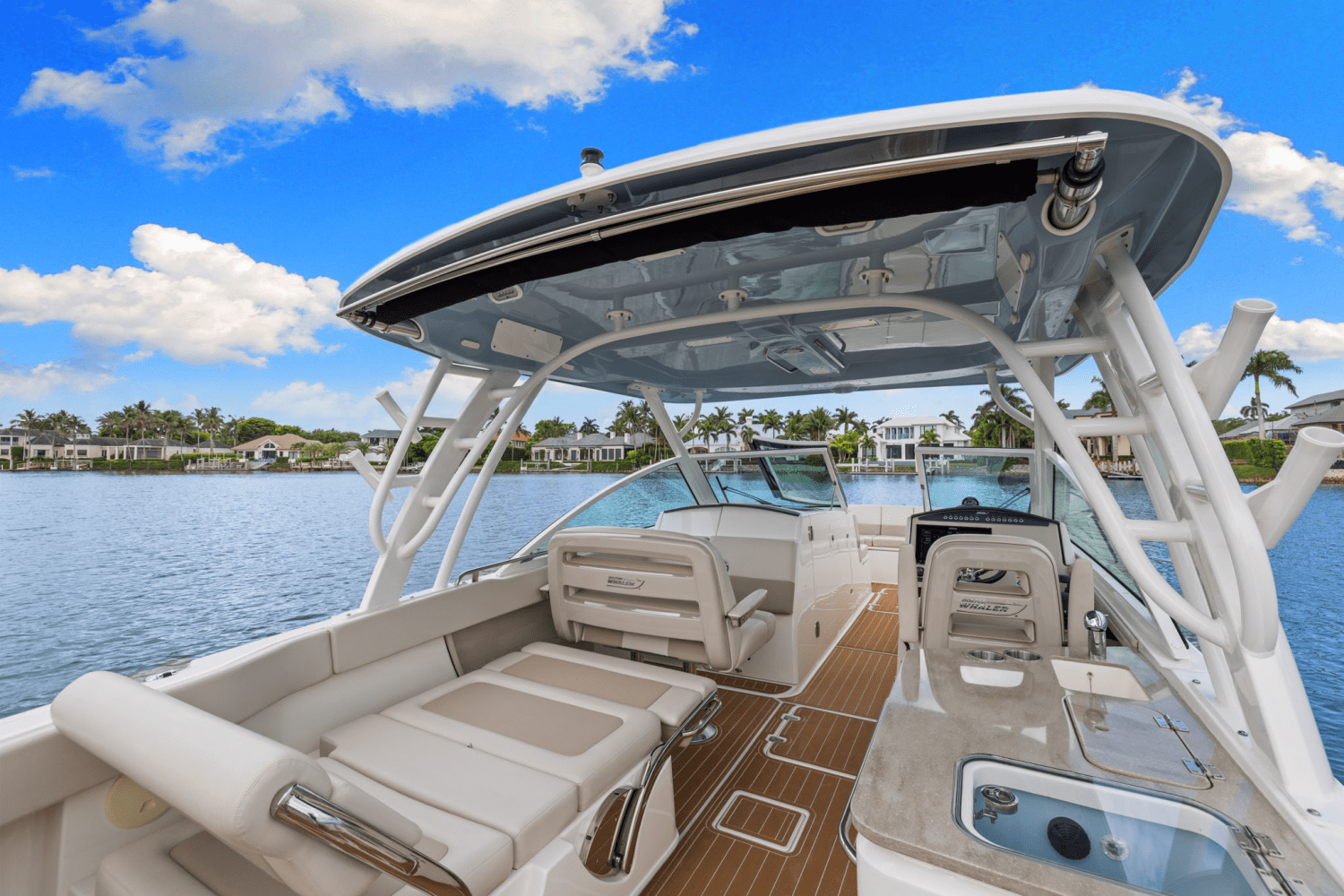 2023 Boston Whaler 320 VANTAGE Image Thumbnail #19