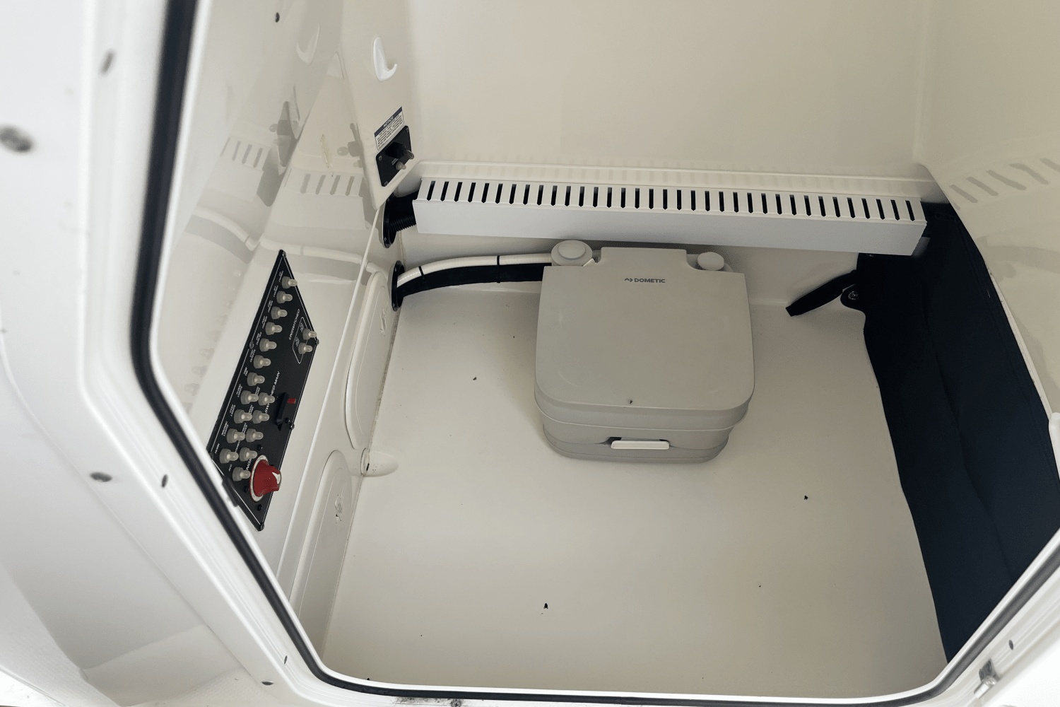 2019 Boston Whaler 230 OUTRAGE Image Thumbnail #6