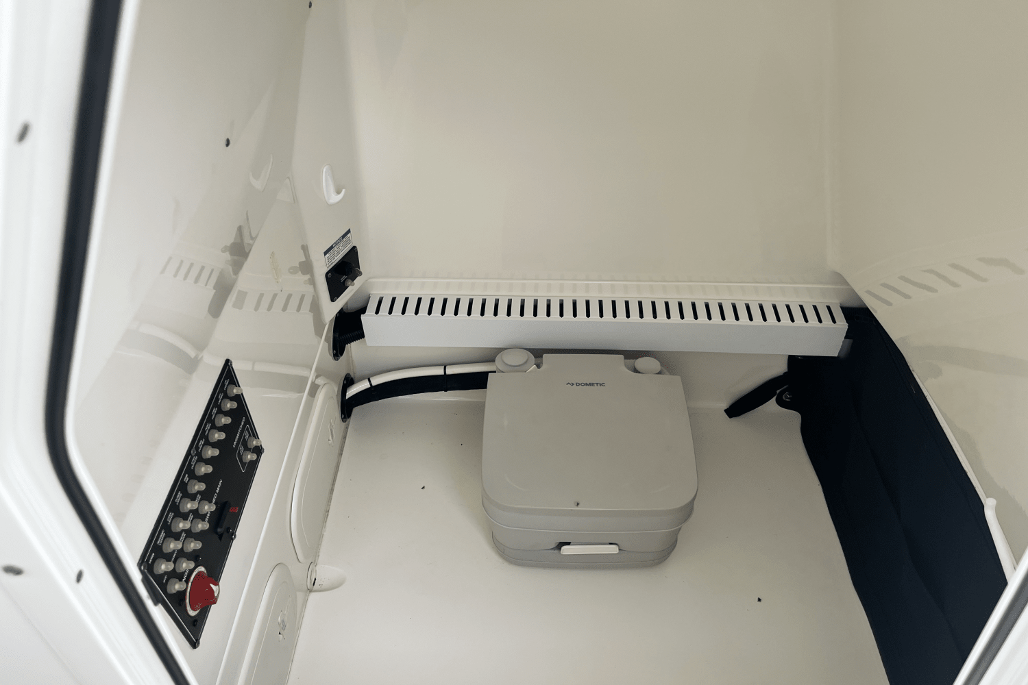 2019 Boston Whaler 230 OUTRAGE Image Thumbnail #5