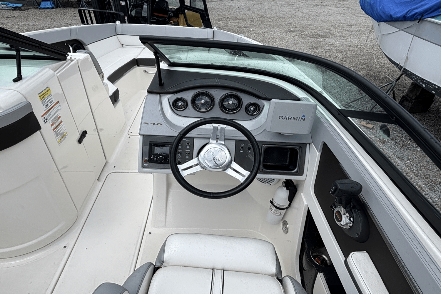 2016 Sea Ray 240 SUNDECK OUTBOARD Image Thumbnail #8