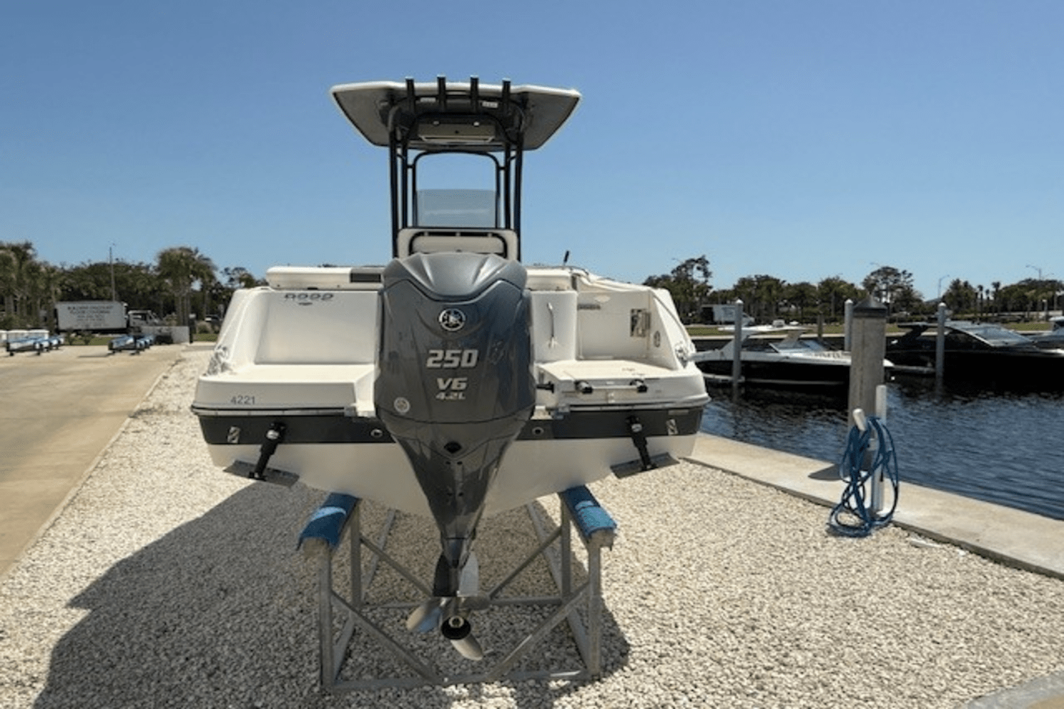 2022 Robalo R222 Image Thumbnail #3
