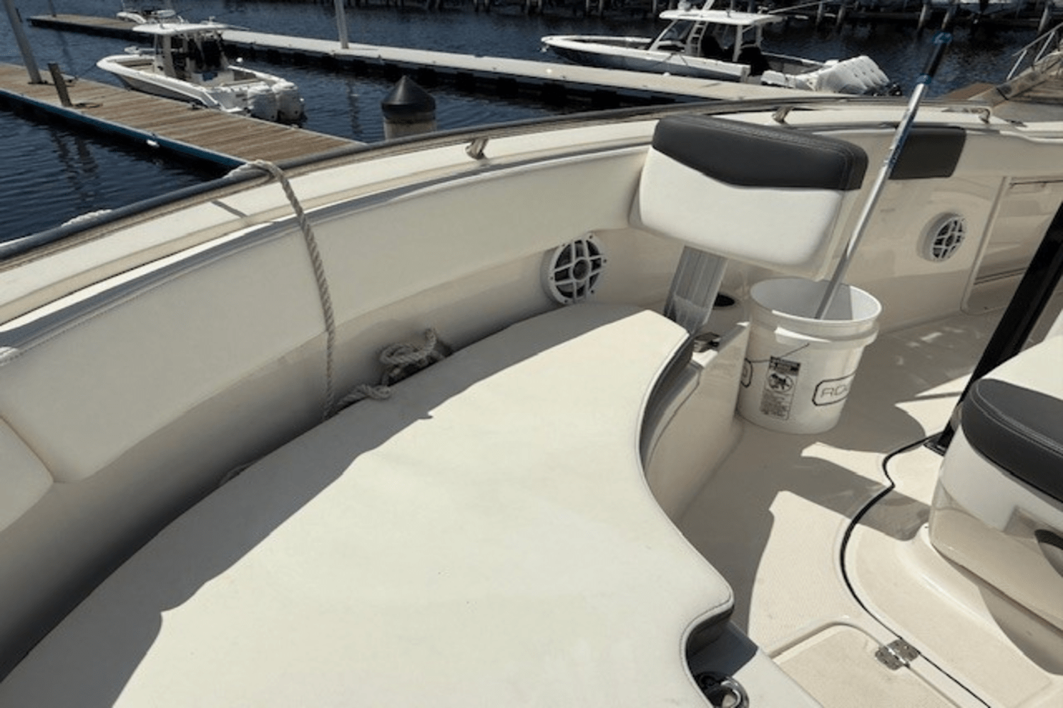 2022 Robalo R222 Image Thumbnail #2
