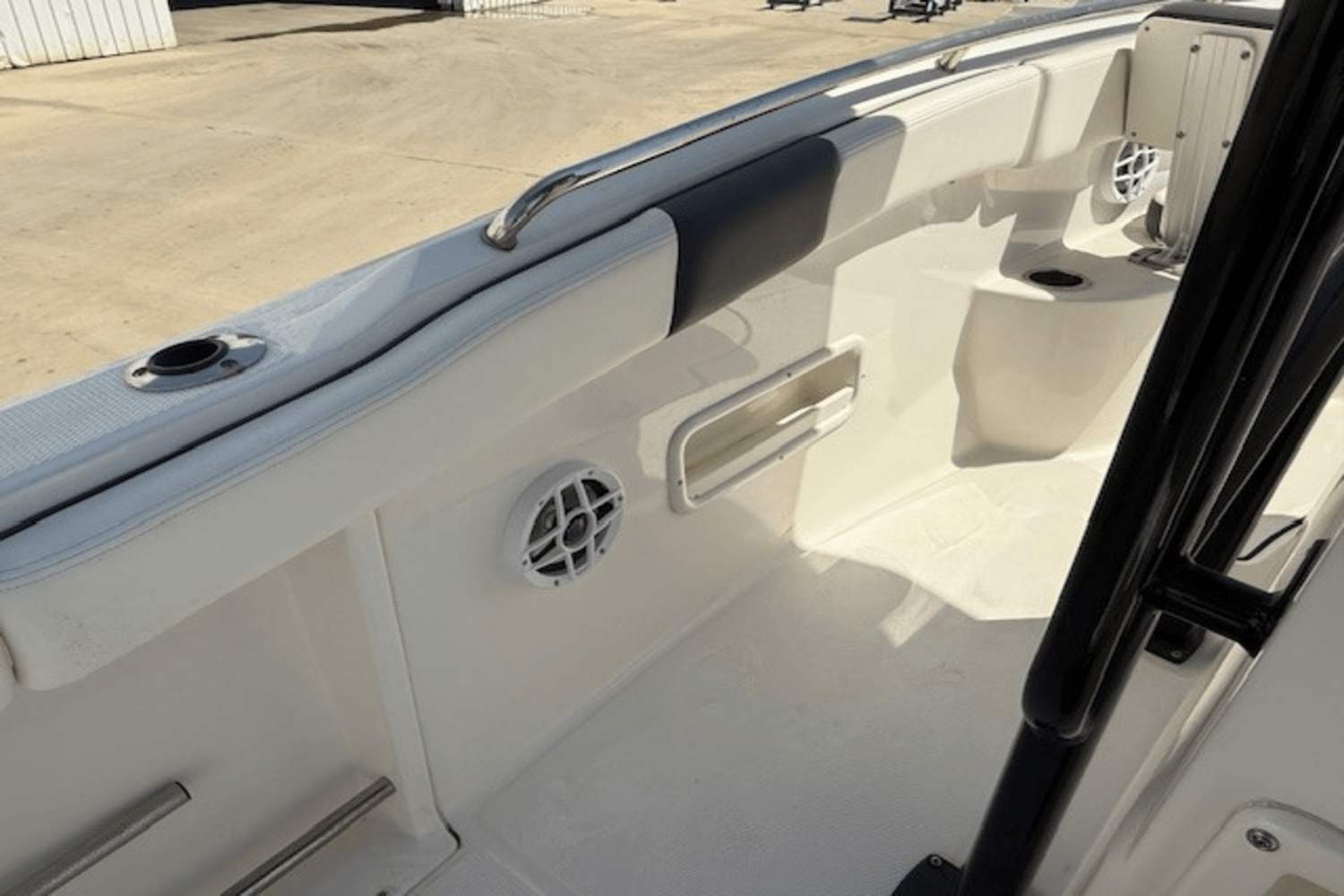 2022 Robalo R222 Image Thumbnail #1