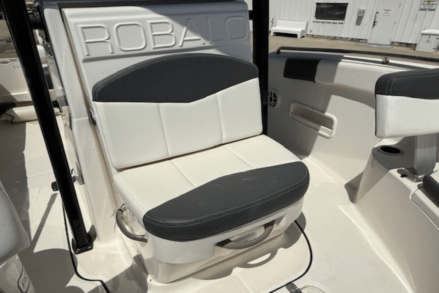 2022 Robalo R222 Image Thumbnail #17
