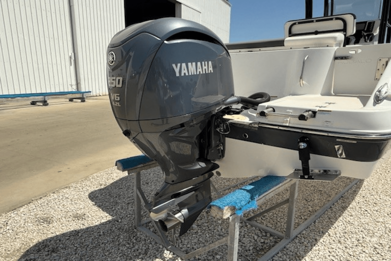 2022 Robalo R222 Image Thumbnail #4