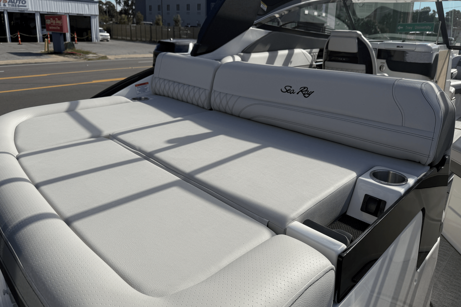 2026 Sea Ray SLX 260 Outboard Image Thumbnail #3