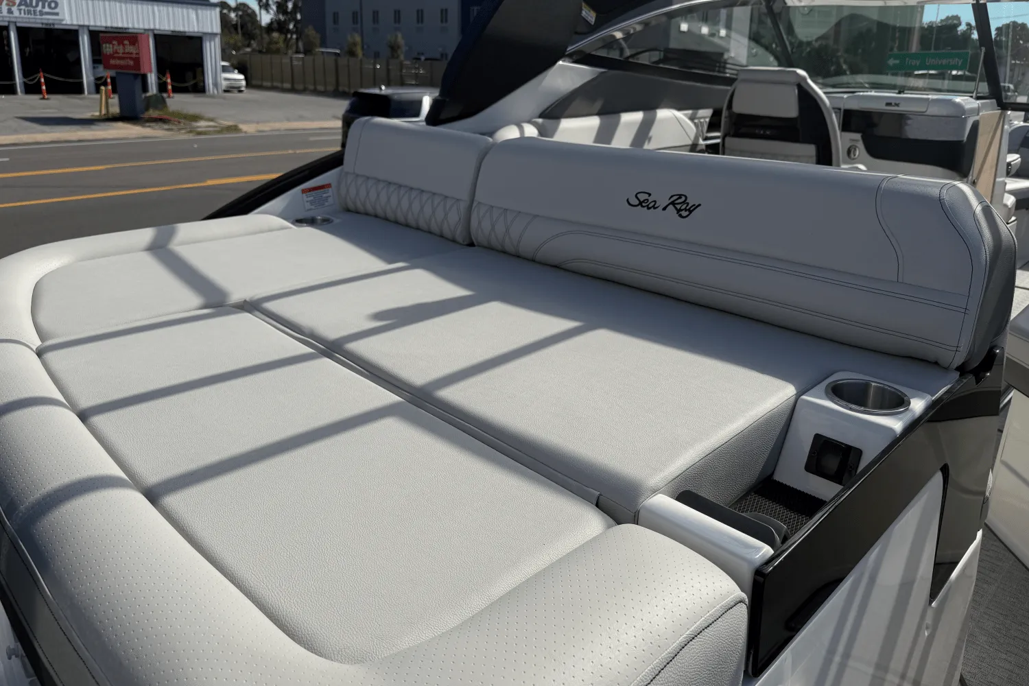 2026 Sea Ray SLX 260 Outboard Image Thumbnail #9