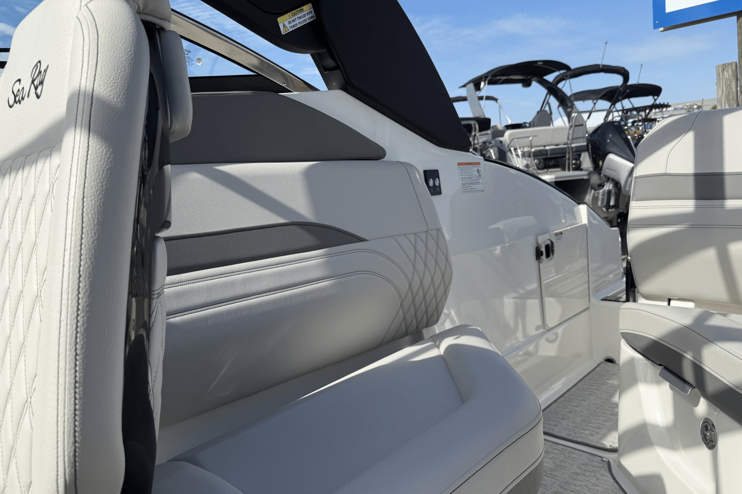 2026 Sea Ray SLX 260 Outboard Image Thumbnail #7