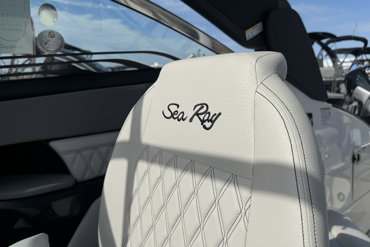 2026 Sea Ray SLX 260 Outboard Image Thumbnail #12