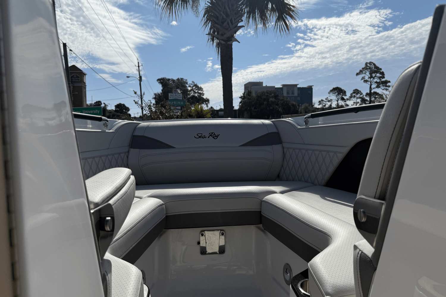 2026 Sea Ray SLX 260 Outboard Image Thumbnail #21