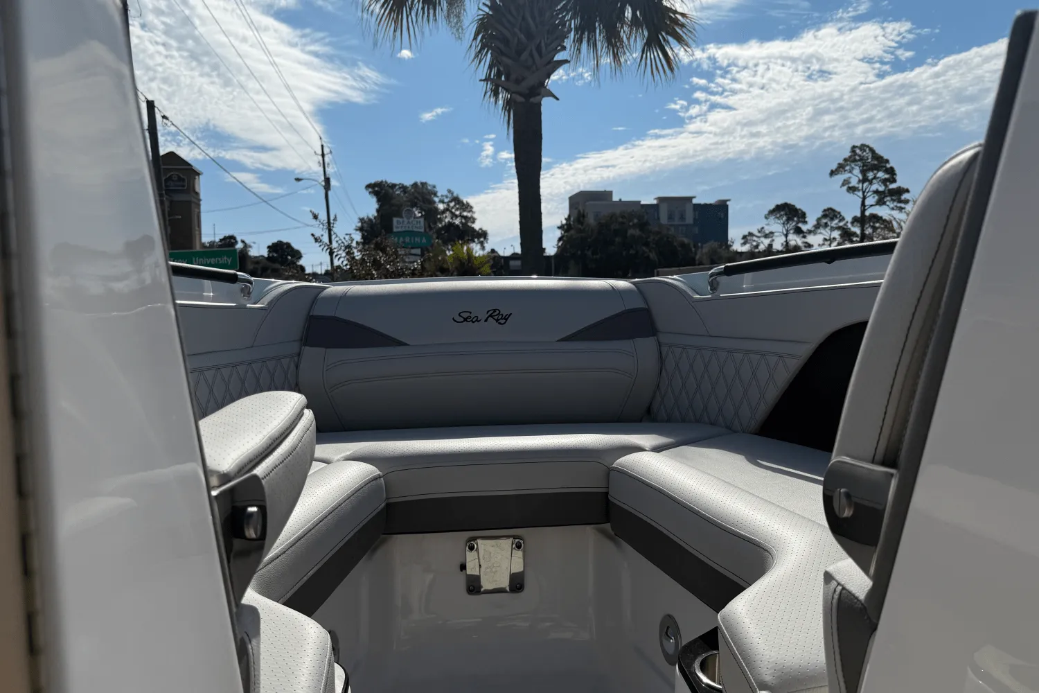 2026 Sea Ray SLX 260 Outboard Image Thumbnail #27