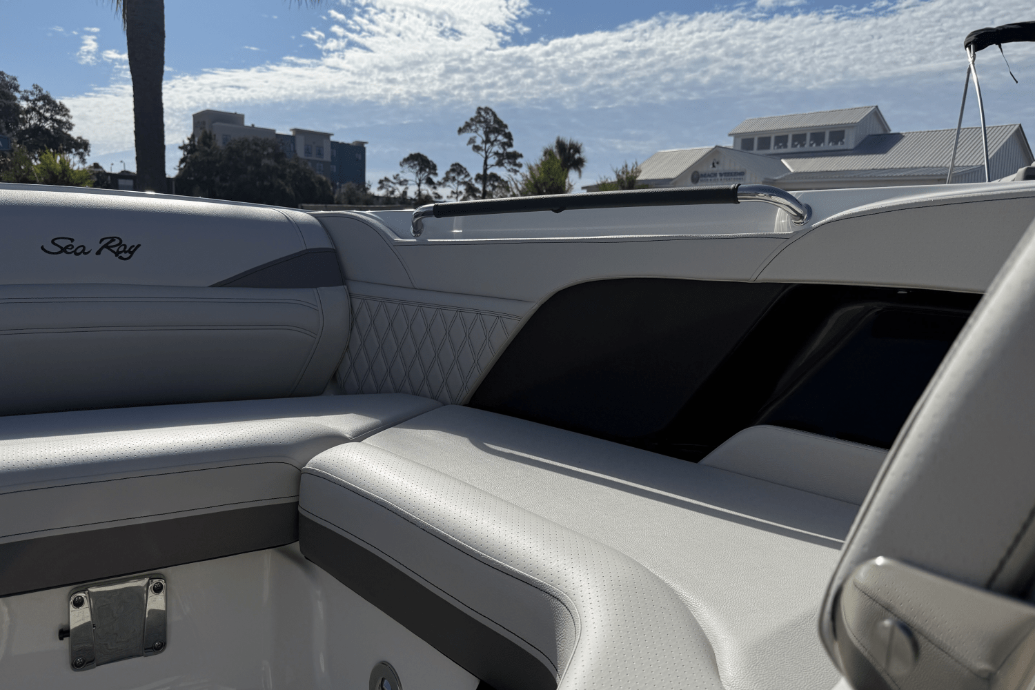 2026 Sea Ray SLX 260 Outboard Image Thumbnail #19