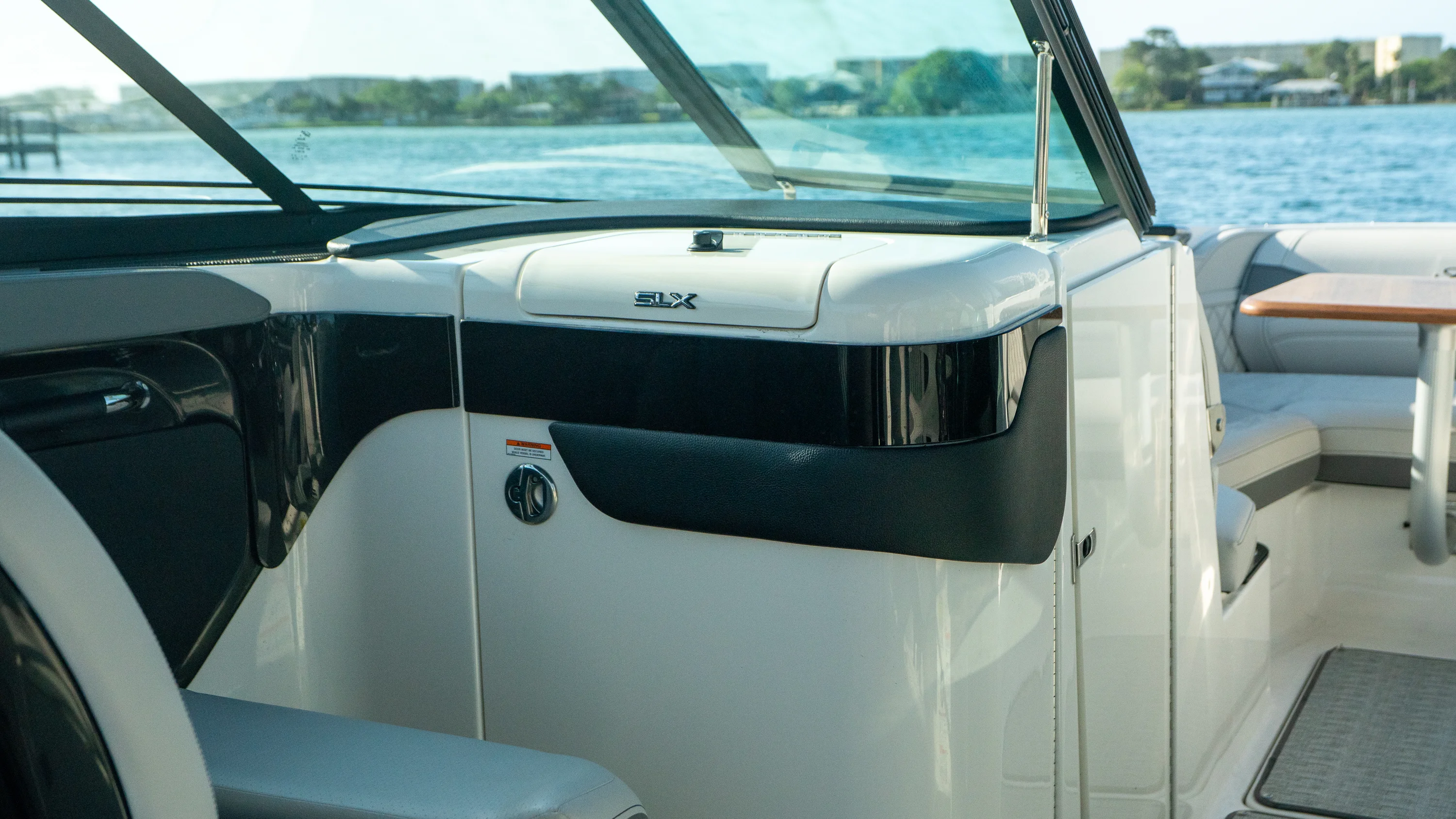 2026 Sea Ray SLX 260 Outboard Image Thumbnail #29