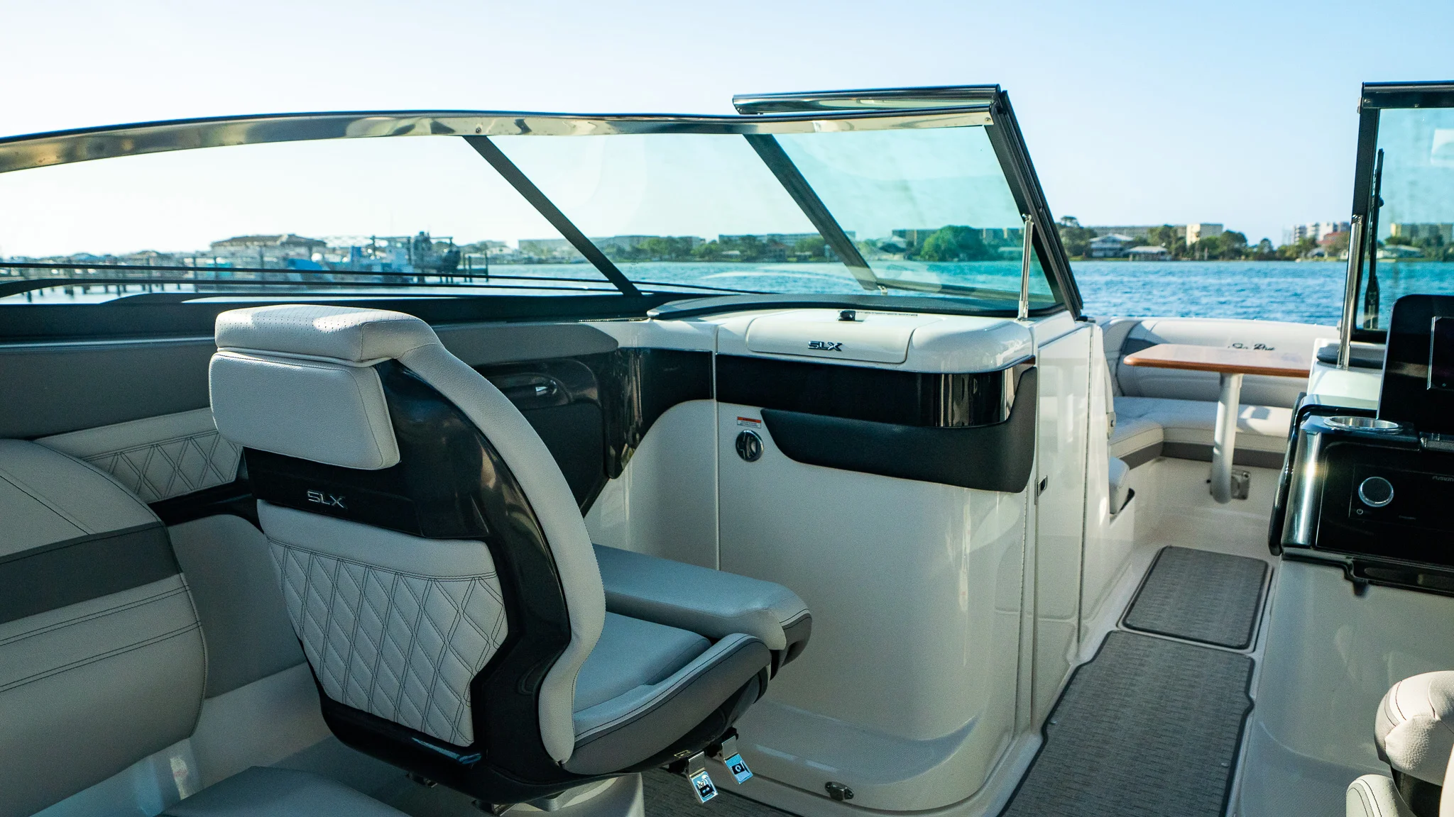 2026 Sea Ray SLX 260 Outboard Image Thumbnail #27