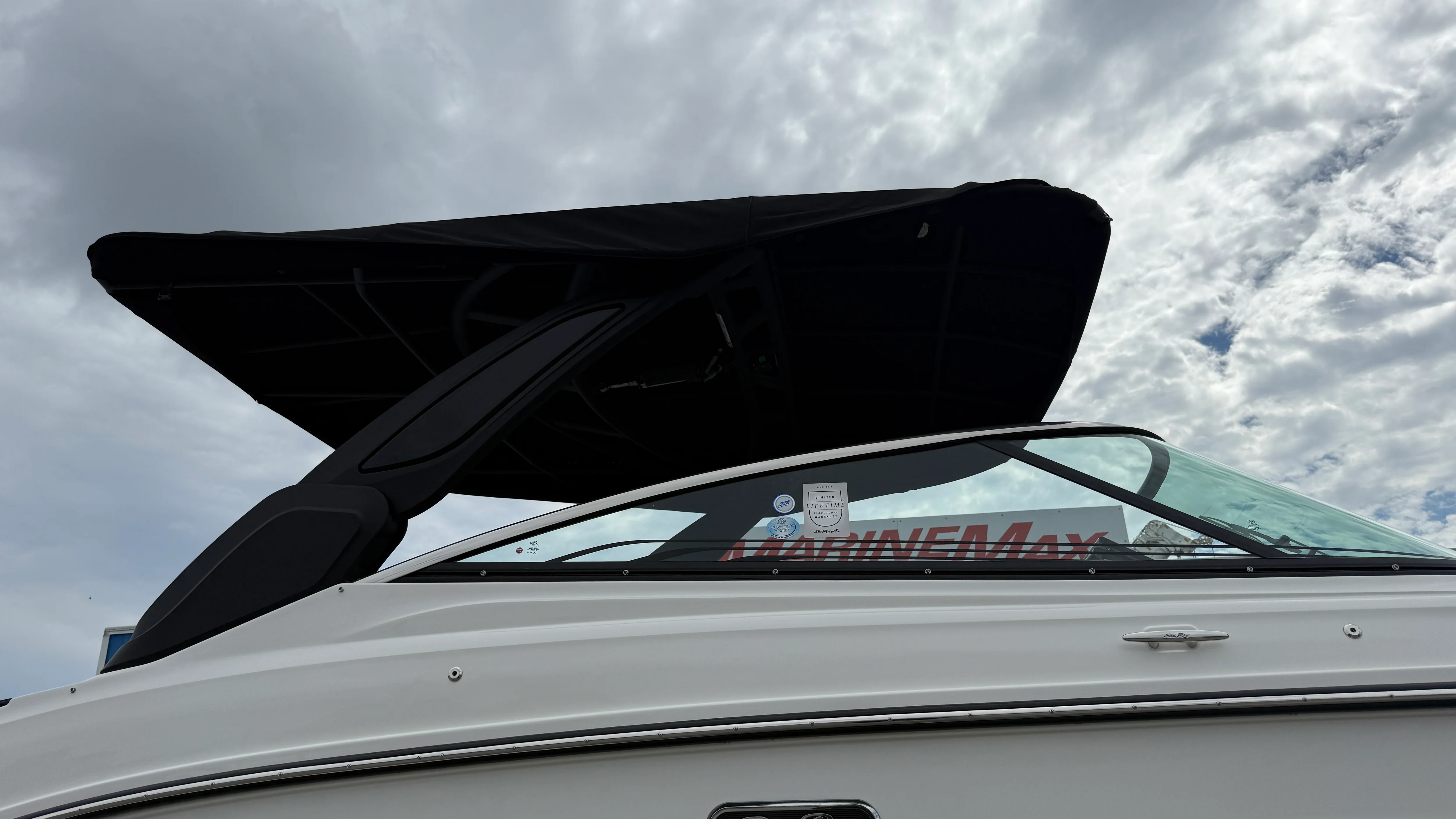 2026 Sea Ray SLX 260 Outboard Image Thumbnail #1