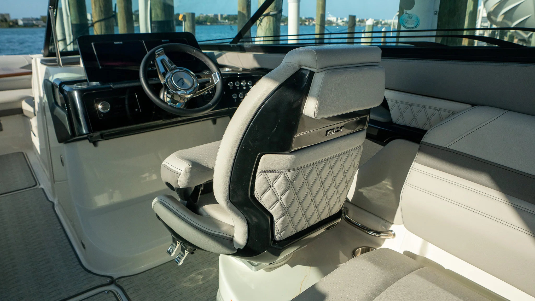 2026 Sea Ray SLX 260 Outboard Image Thumbnail #32