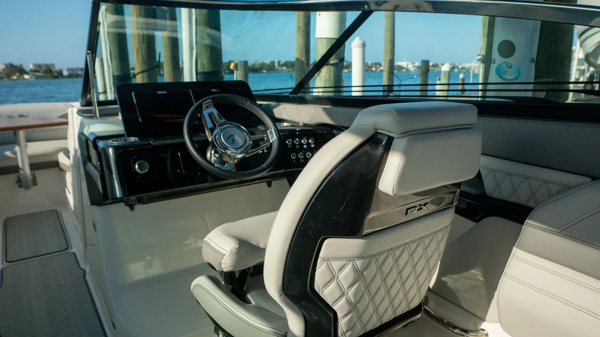 2026 Sea Ray SLX 260 Outboard Image Thumbnail #30