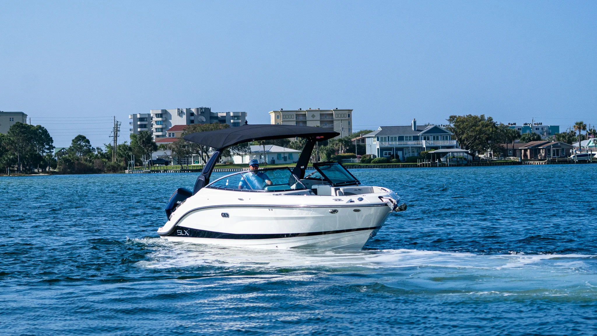 2026 Sea Ray SLX 260 Outboard Image Thumbnail #2
