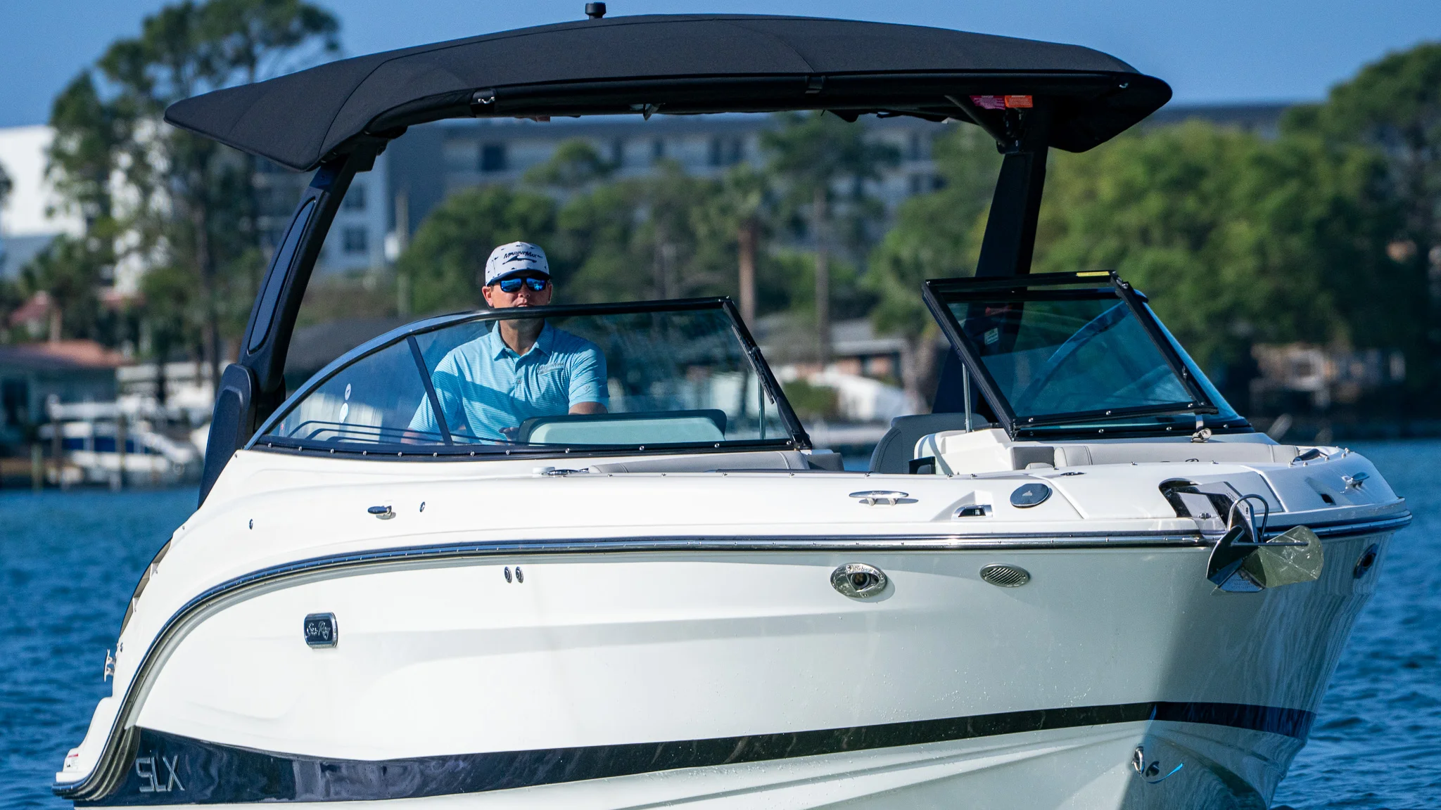 2026 Sea Ray SLX 260 Outboard Image Thumbnail #9