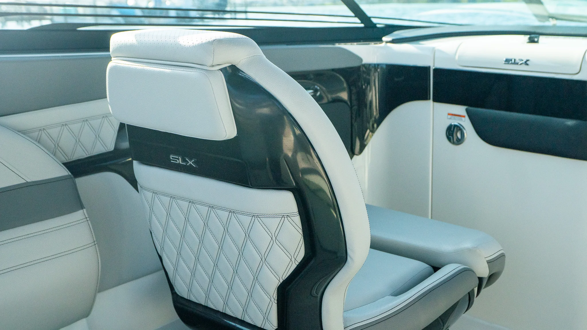 2026 Sea Ray SLX 260 Outboard Image Thumbnail #28