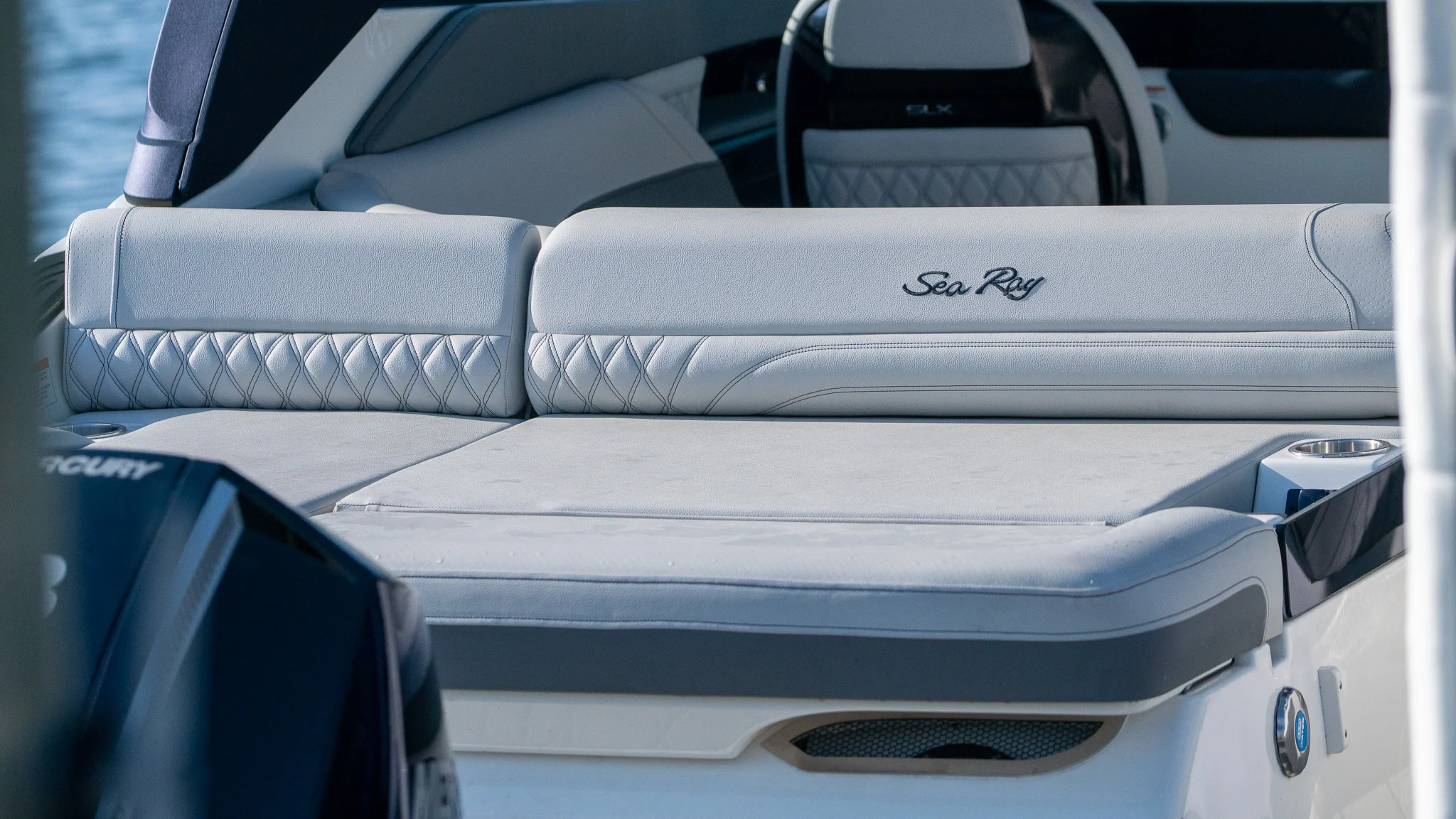 2026 Sea Ray SLX 260 Outboard Image Thumbnail #23