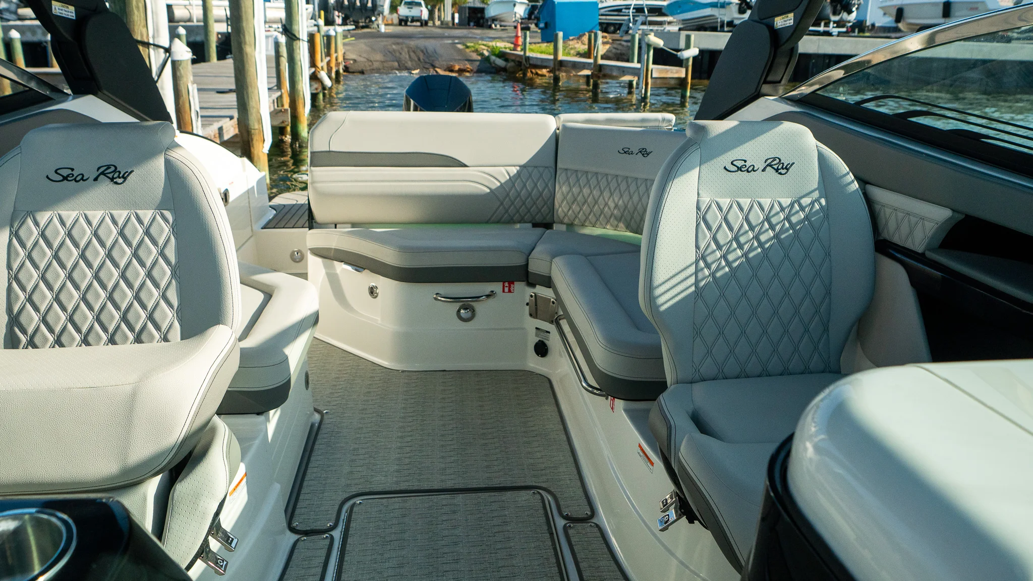 2026 Sea Ray SLX 260 Outboard Image Thumbnail #37