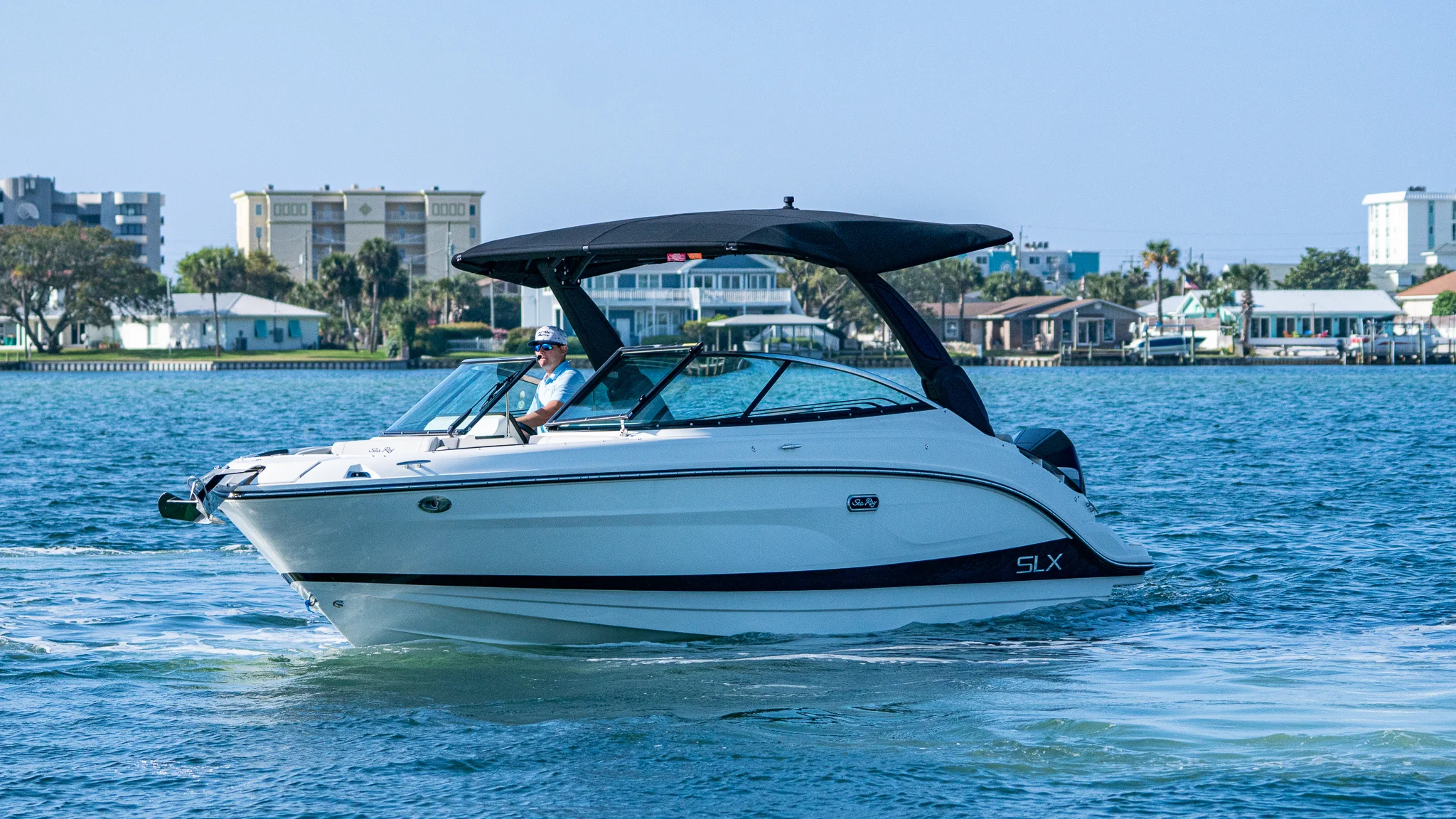 2026 Sea Ray SLX 260 Outboard Image Thumbnail #3