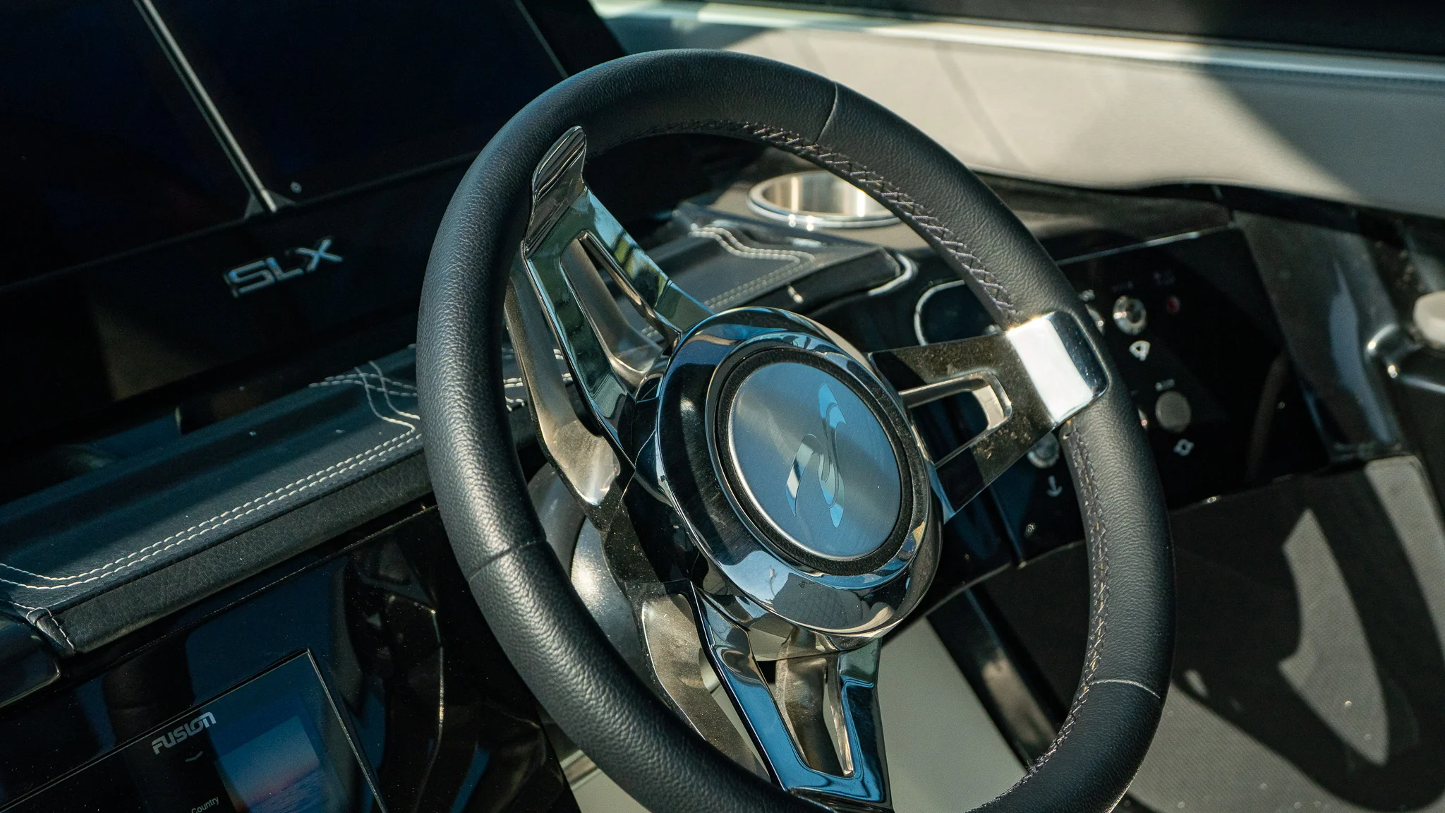 2026 Sea Ray SLX 260 Outboard Image Thumbnail #34