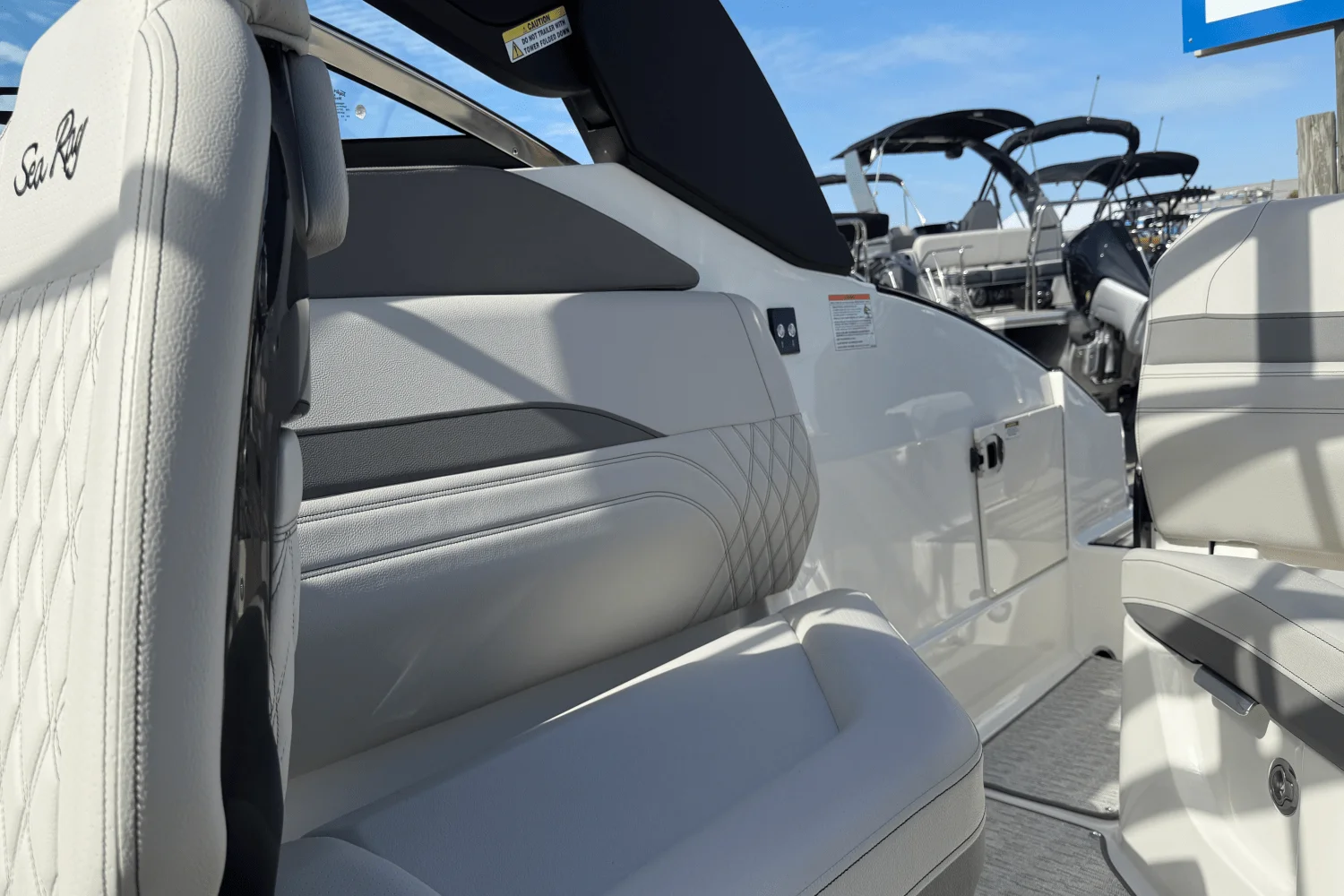 2026 Sea Ray SLX 260 Outboard Image Thumbnail #13