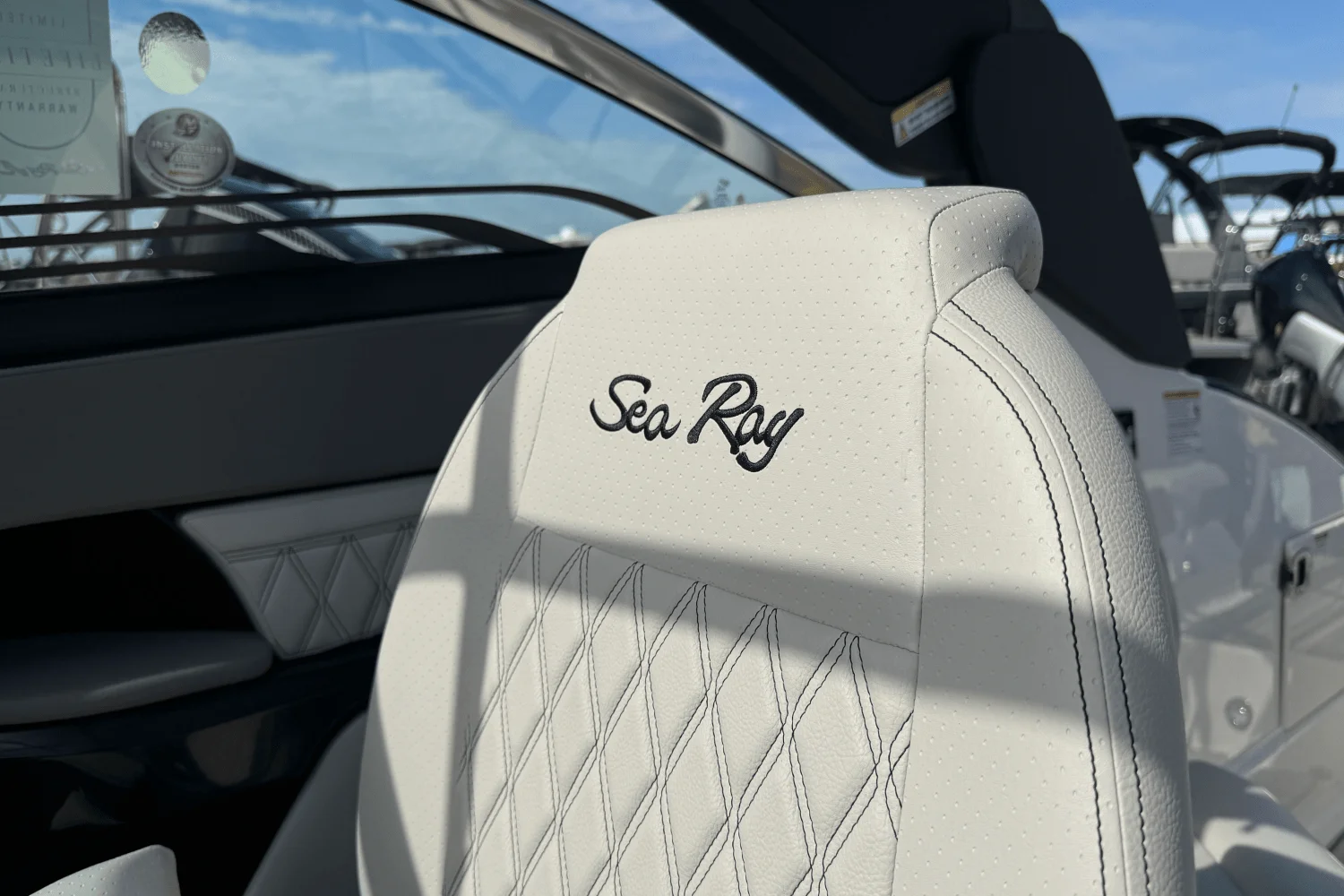 2026 Sea Ray SLX 260 Outboard Image Thumbnail #18