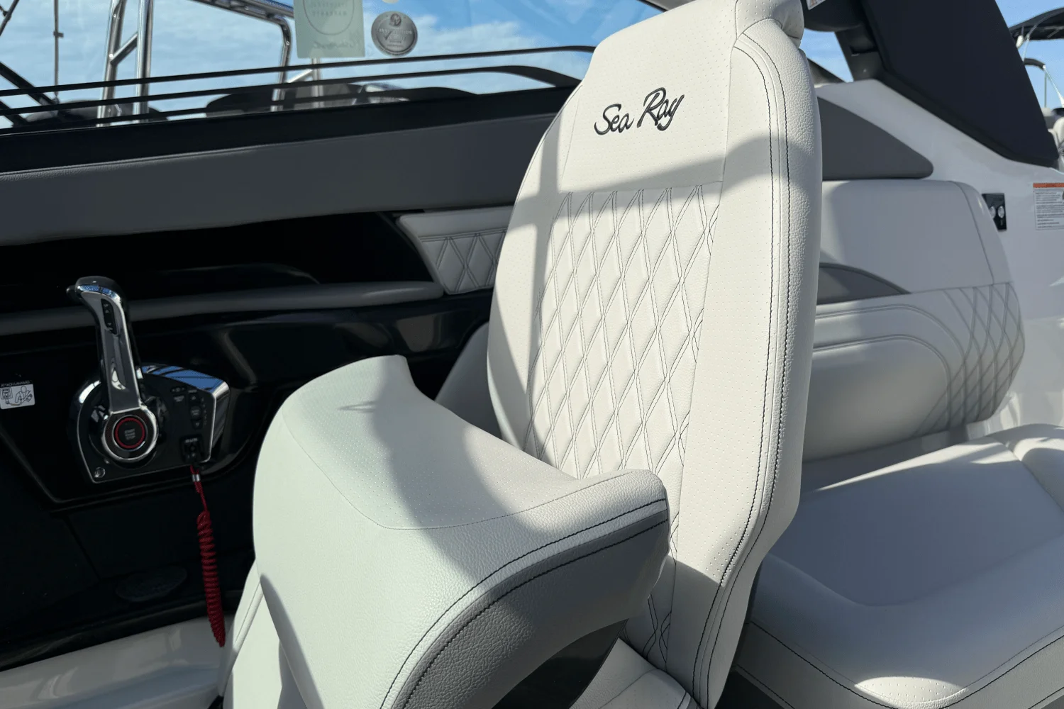 2026 Sea Ray SLX 260 Outboard Image Thumbnail #17