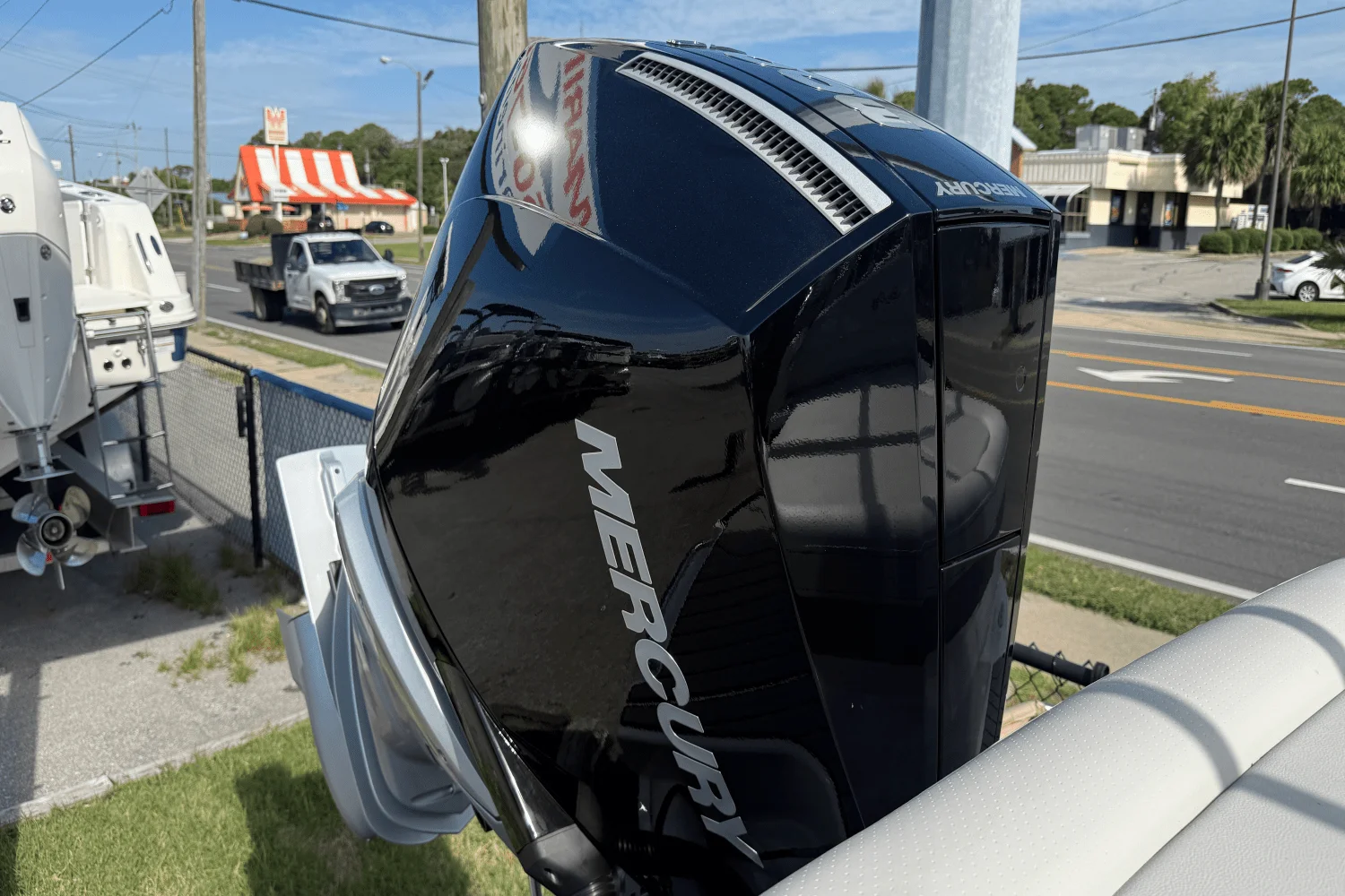 2026 Sea Ray SLX 260 Outboard Image Thumbnail #11