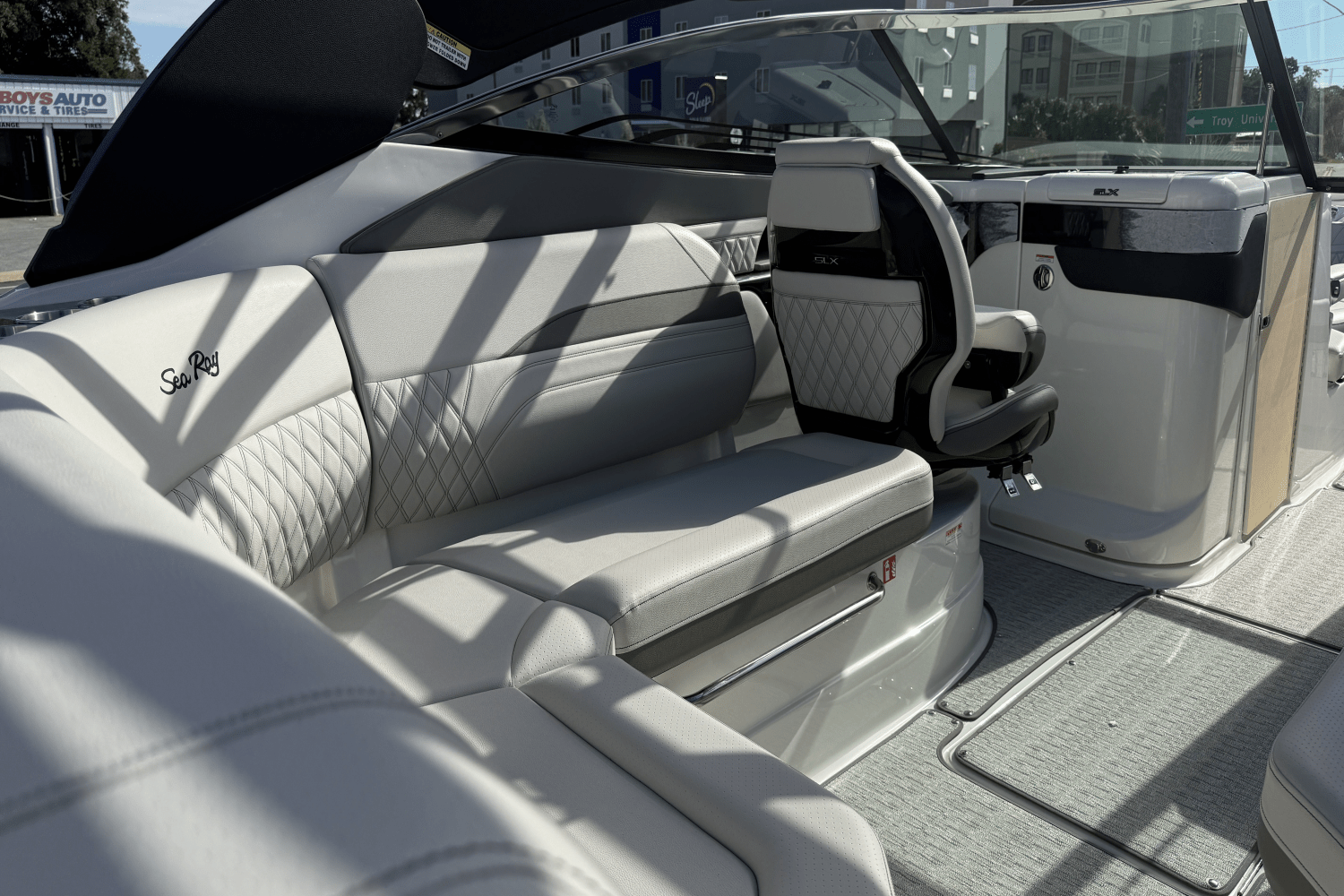 2026 Sea Ray SLX 260 Outboard Image Thumbnail #6