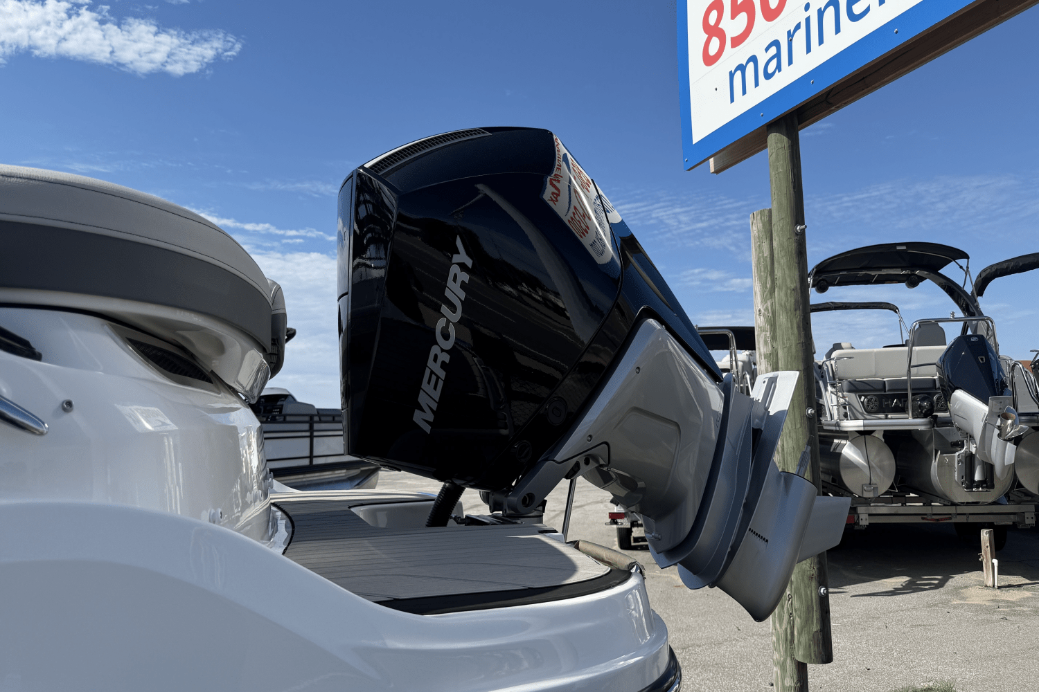 2026 Sea Ray SLX 260 Outboard Image Thumbnail #4