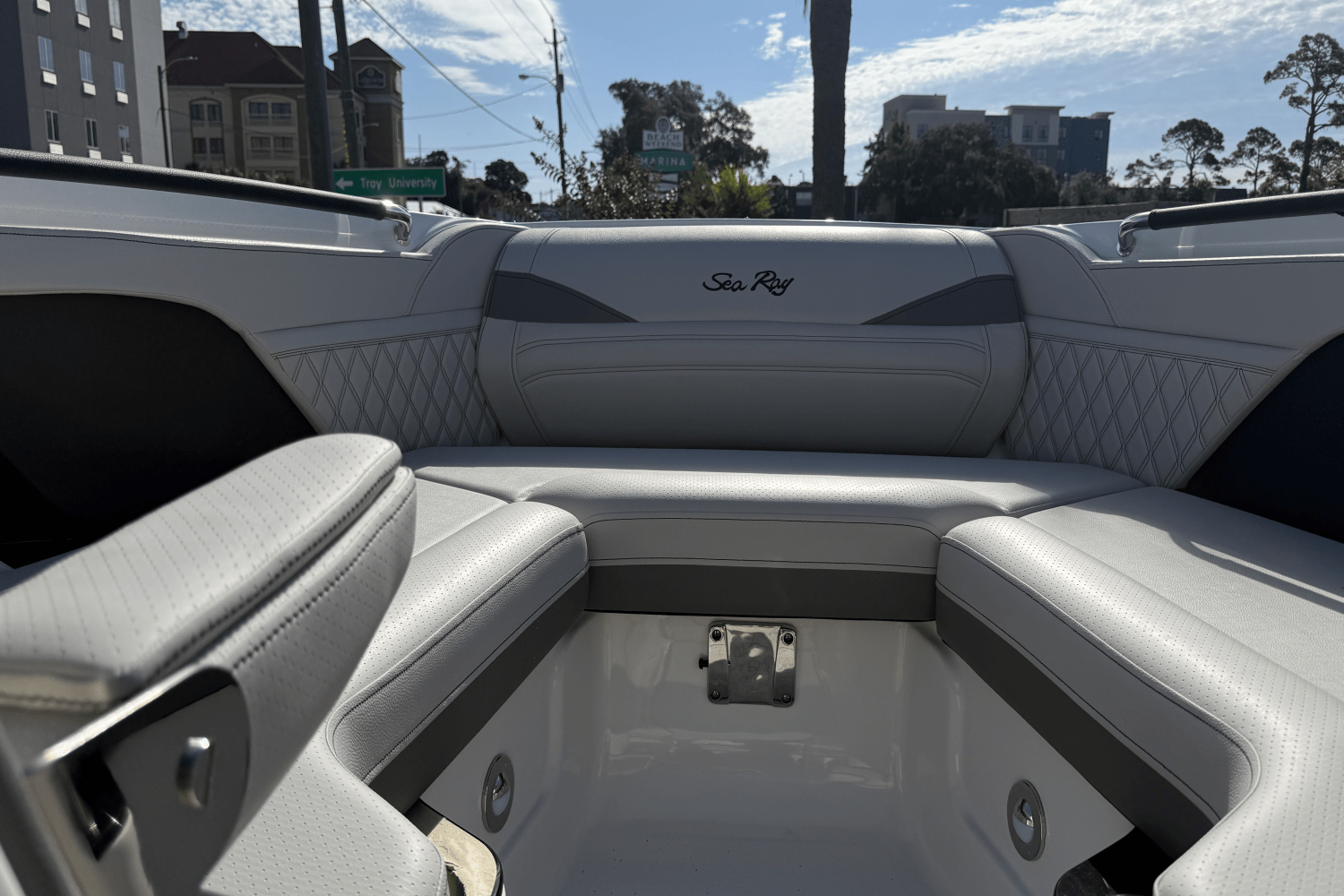 2026 Sea Ray SLX 260 Outboard Image Thumbnail #18