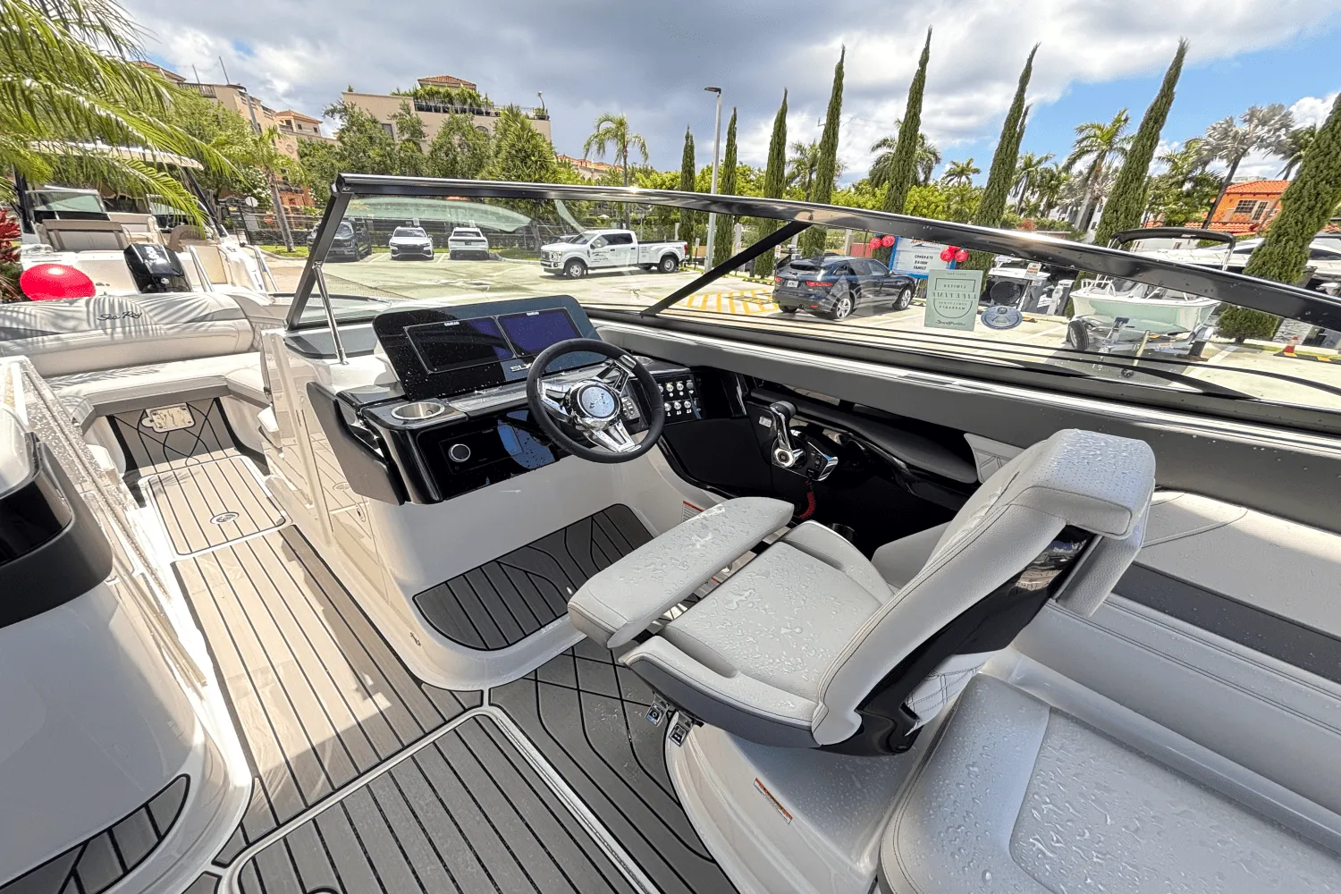 2025 Sea Ray SLX 260 Outboard Image Thumbnail #13