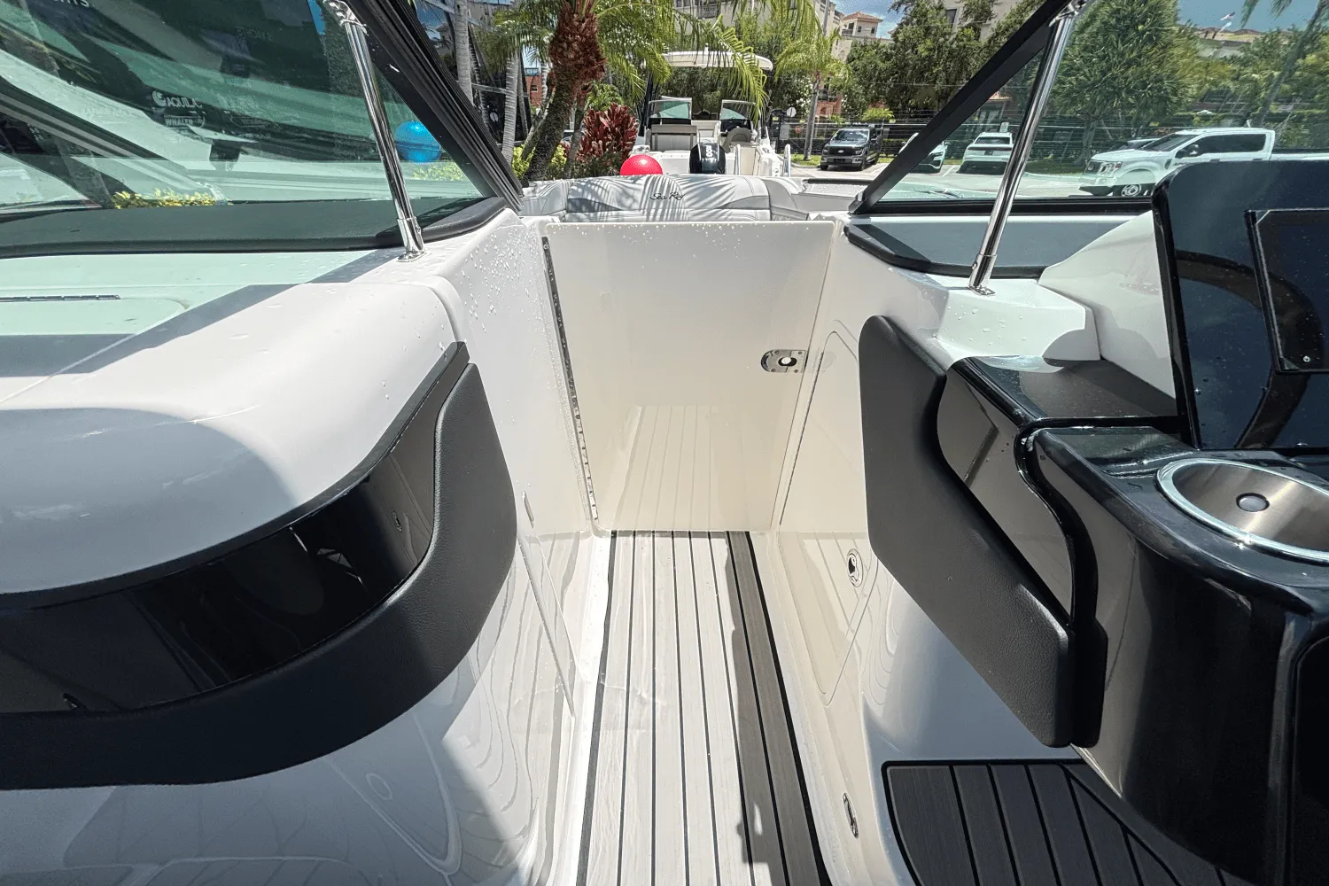 2025 Sea Ray SLX 260 Outboard Image Thumbnail #21