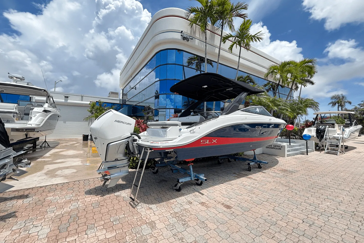 2025 Sea Ray SLX 260 Outboard Image Thumbnail #2