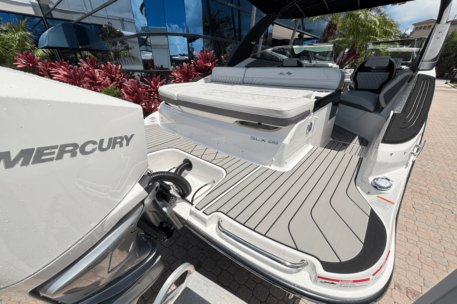 2025 Sea Ray SLX 260 Outboard Image Thumbnail #6
