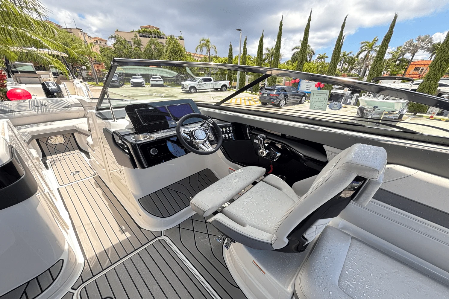 2025 Sea Ray SLX 260 Outboard Image Thumbnail #13