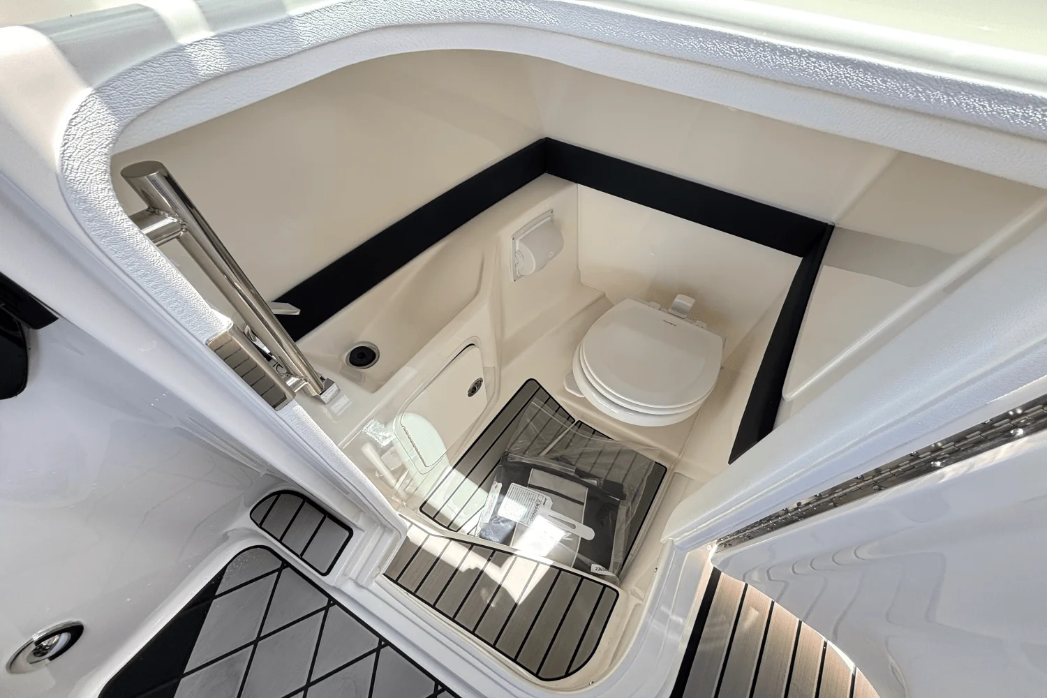 2025 Sea Ray SLX 260 Outboard Image Thumbnail #24