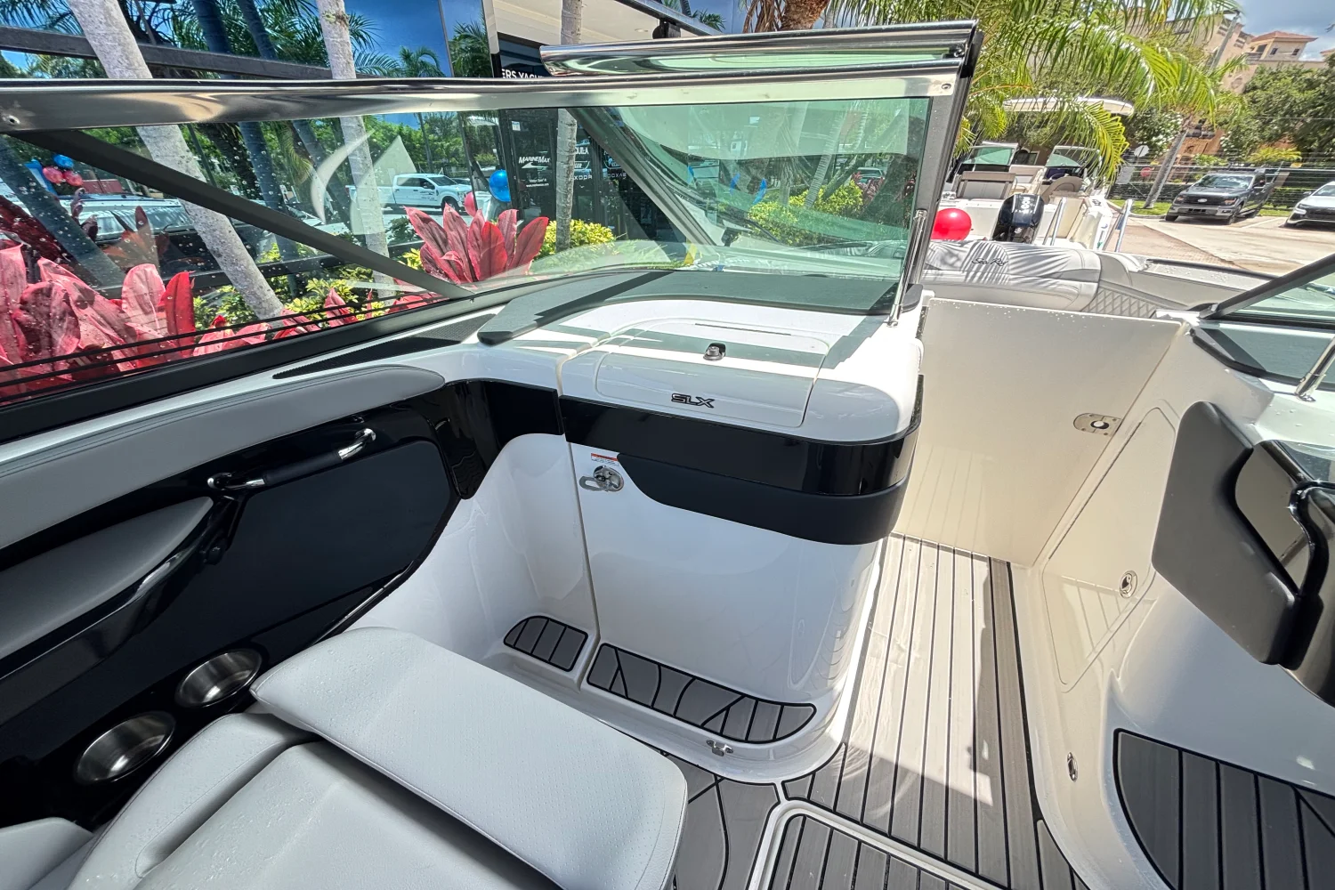 2025 Sea Ray SLX 260 Outboard Image Thumbnail #22