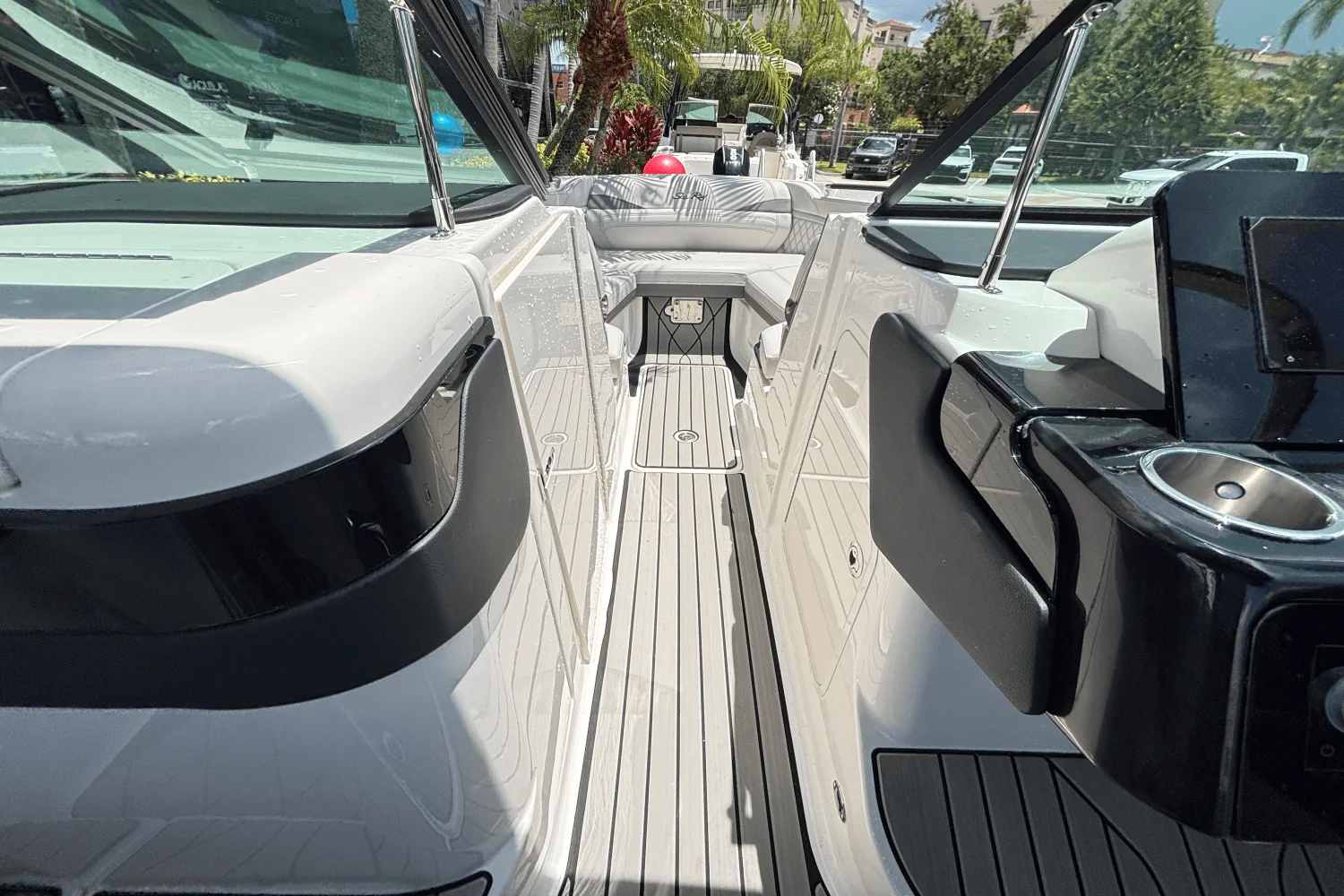 2025 Sea Ray SLX 260 Outboard Image Thumbnail #20